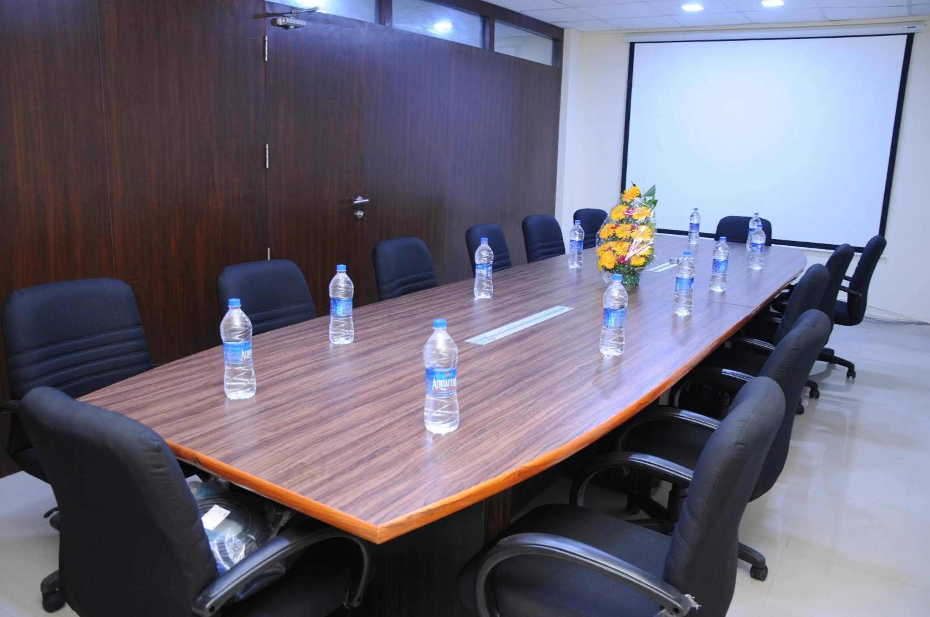 Meeting/conference room in Maple Suites