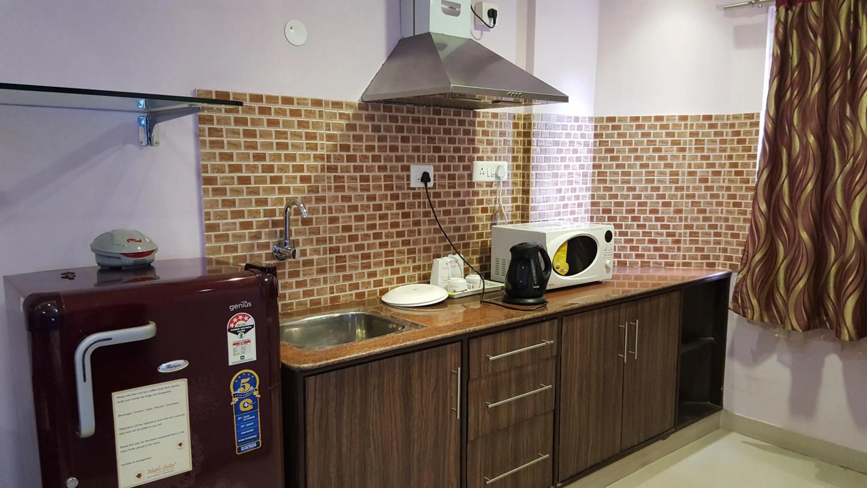 Kitchen or kitchenette in Maple Suites