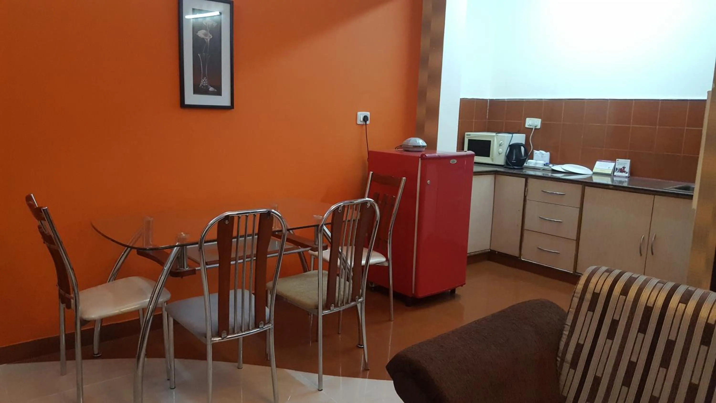 Dining area in Maple Suites