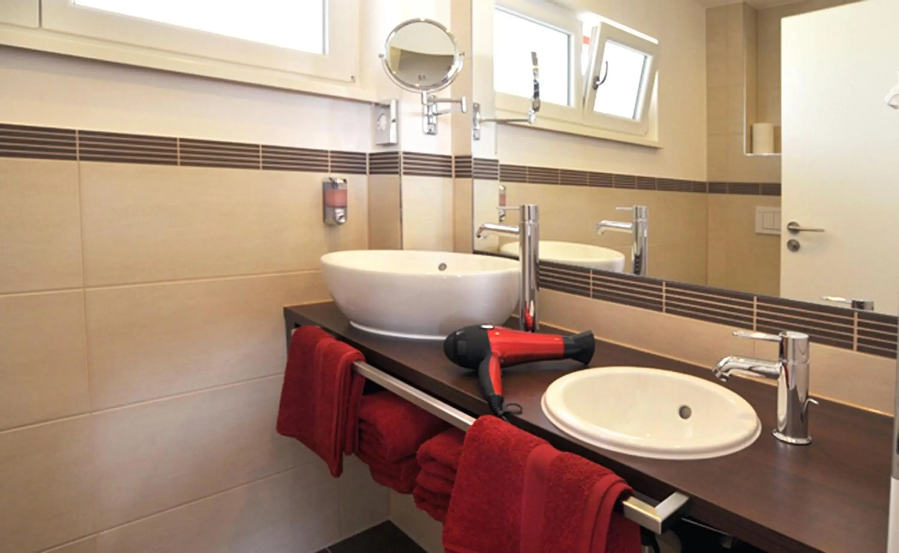 Deluxe Two-Bedroom Apartment with Garden View - single occupancy in Bodensee Hotel Storchen Deluxe Two-Bedroom Apartment with Garden View - single occupancy in Bodensee Hotel Storchen