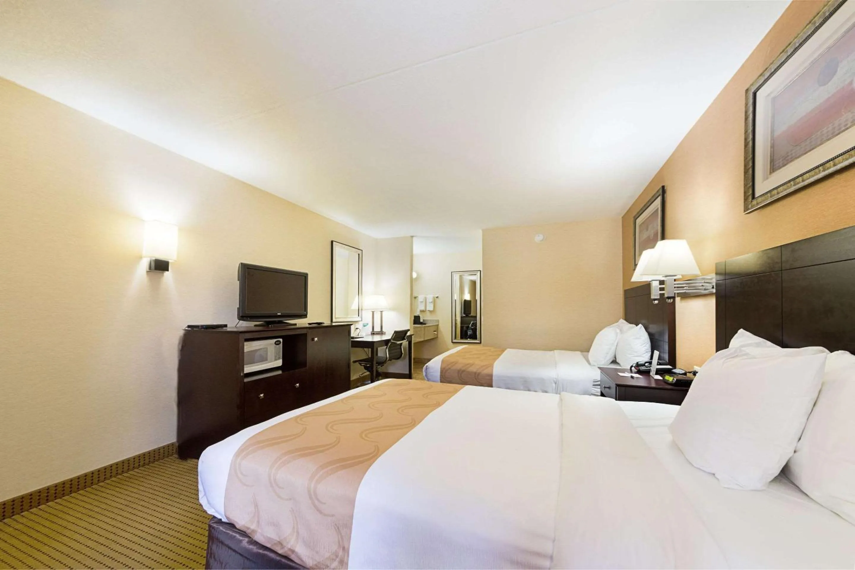 Photo of the whole room, Bed in McIntosh Inn