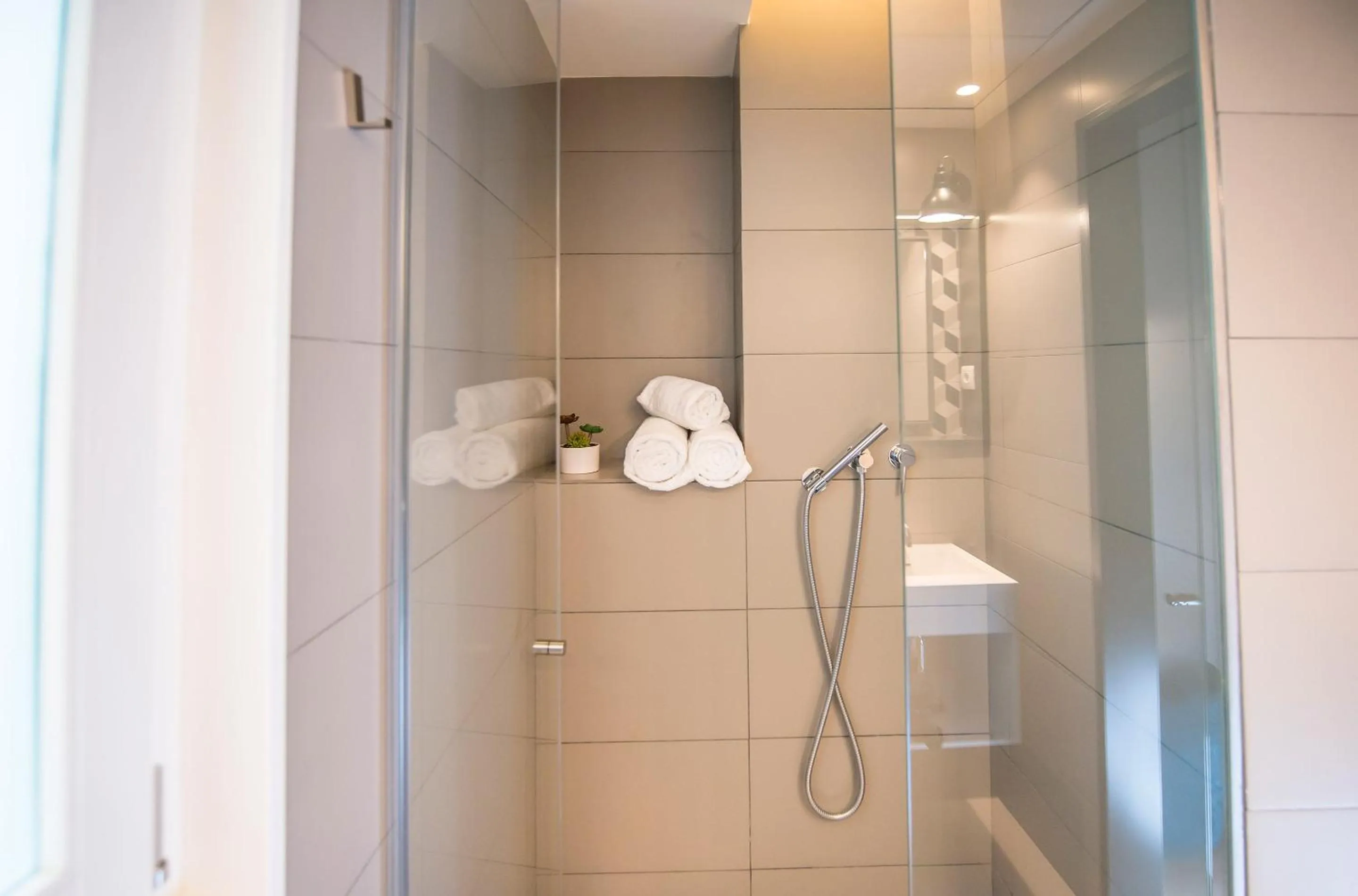 Shower in Mosaic by Ona