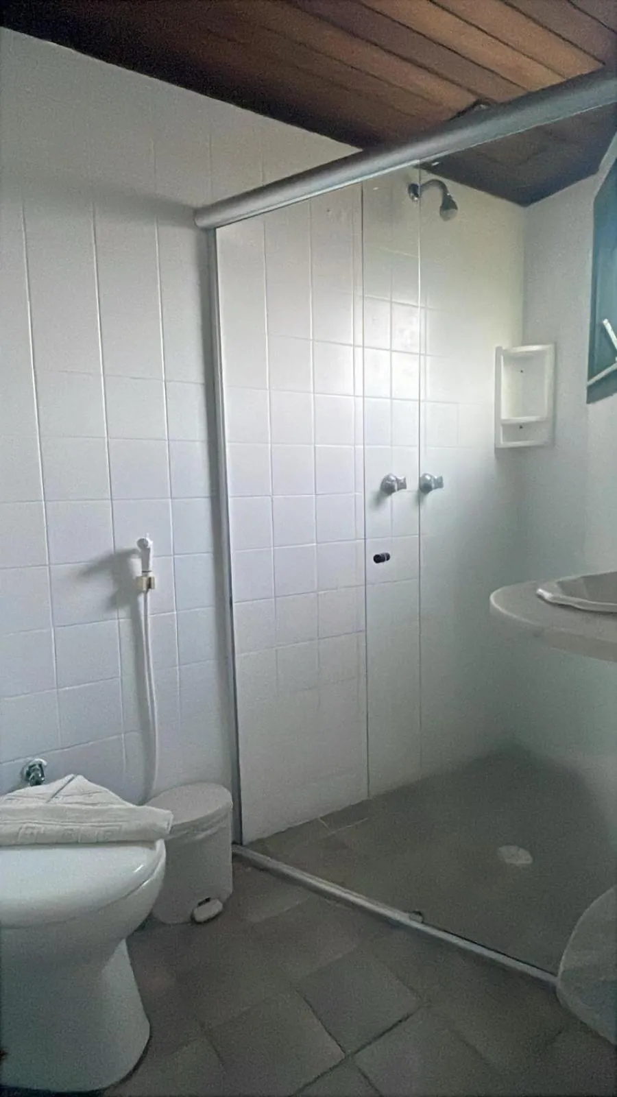 Shower in Pousada Saint Germain