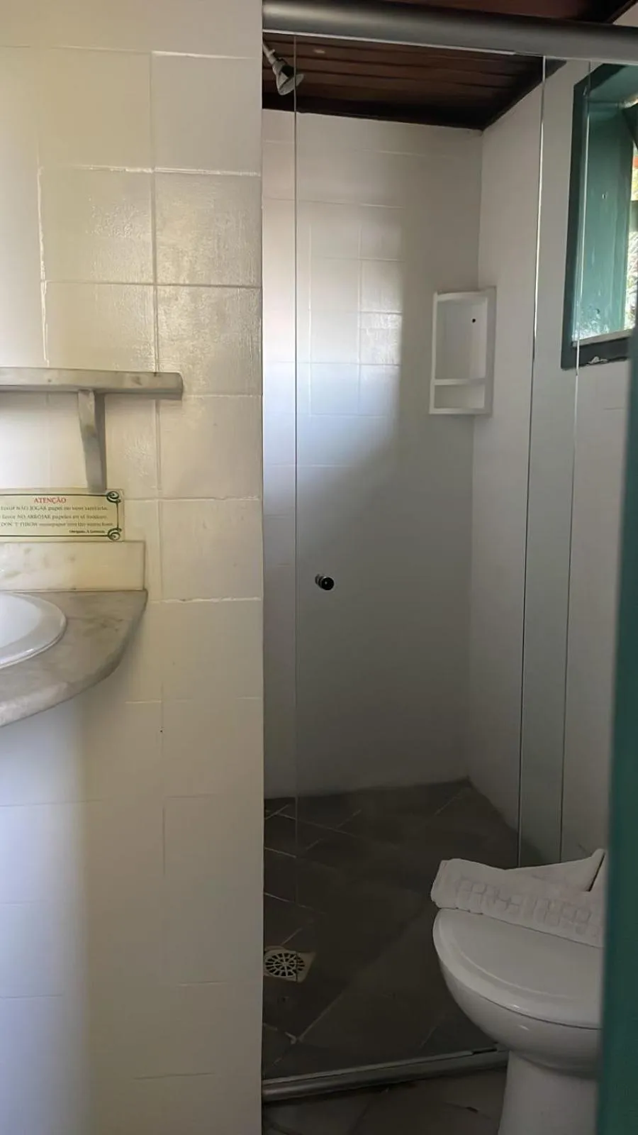 Shower in Pousada Saint Germain