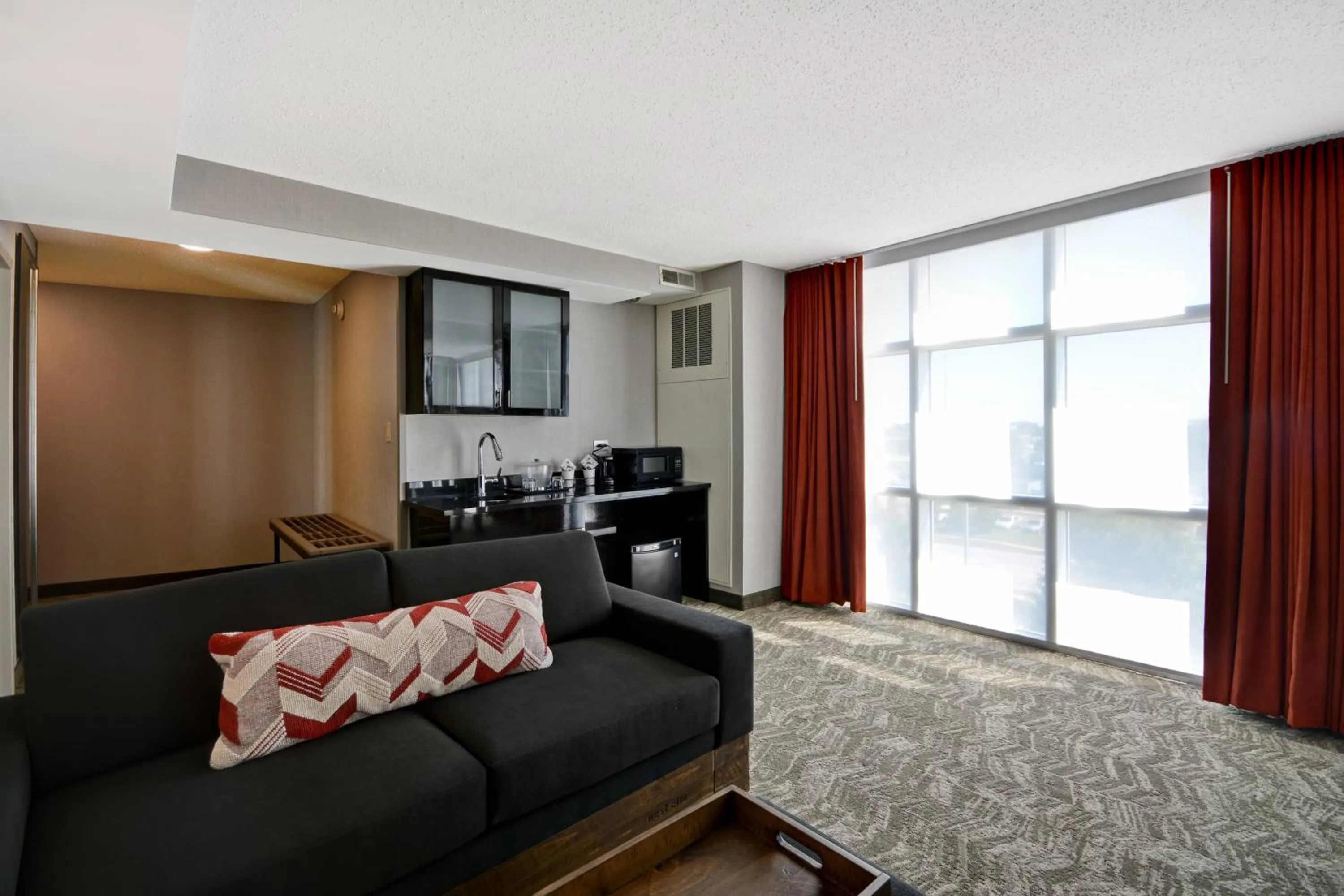 Living room in SpringHill Suites by Marriott Indianapolis Airport/Plainfield
