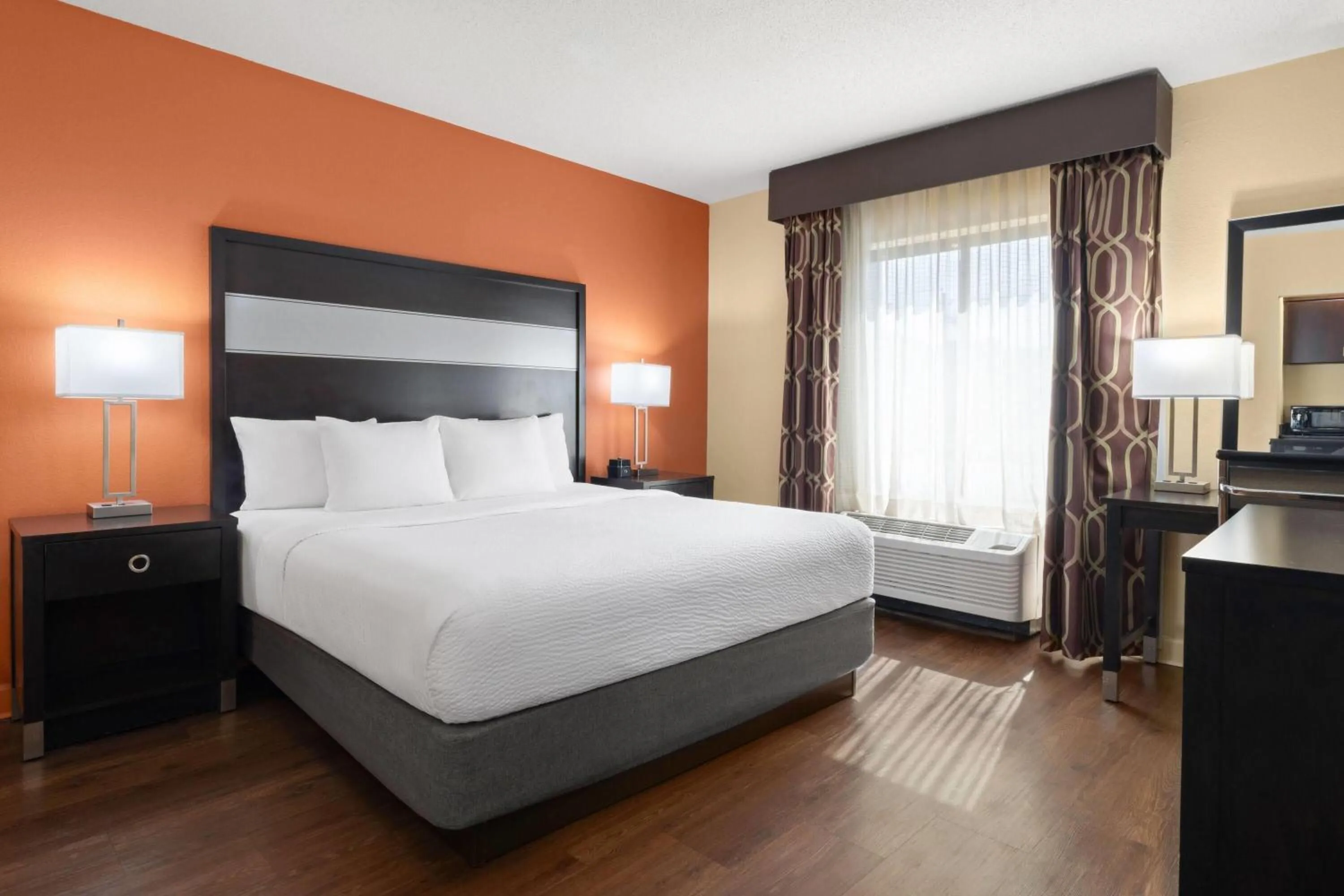 Photo of the whole room, Bed in La Quinta by Wyndham Florence