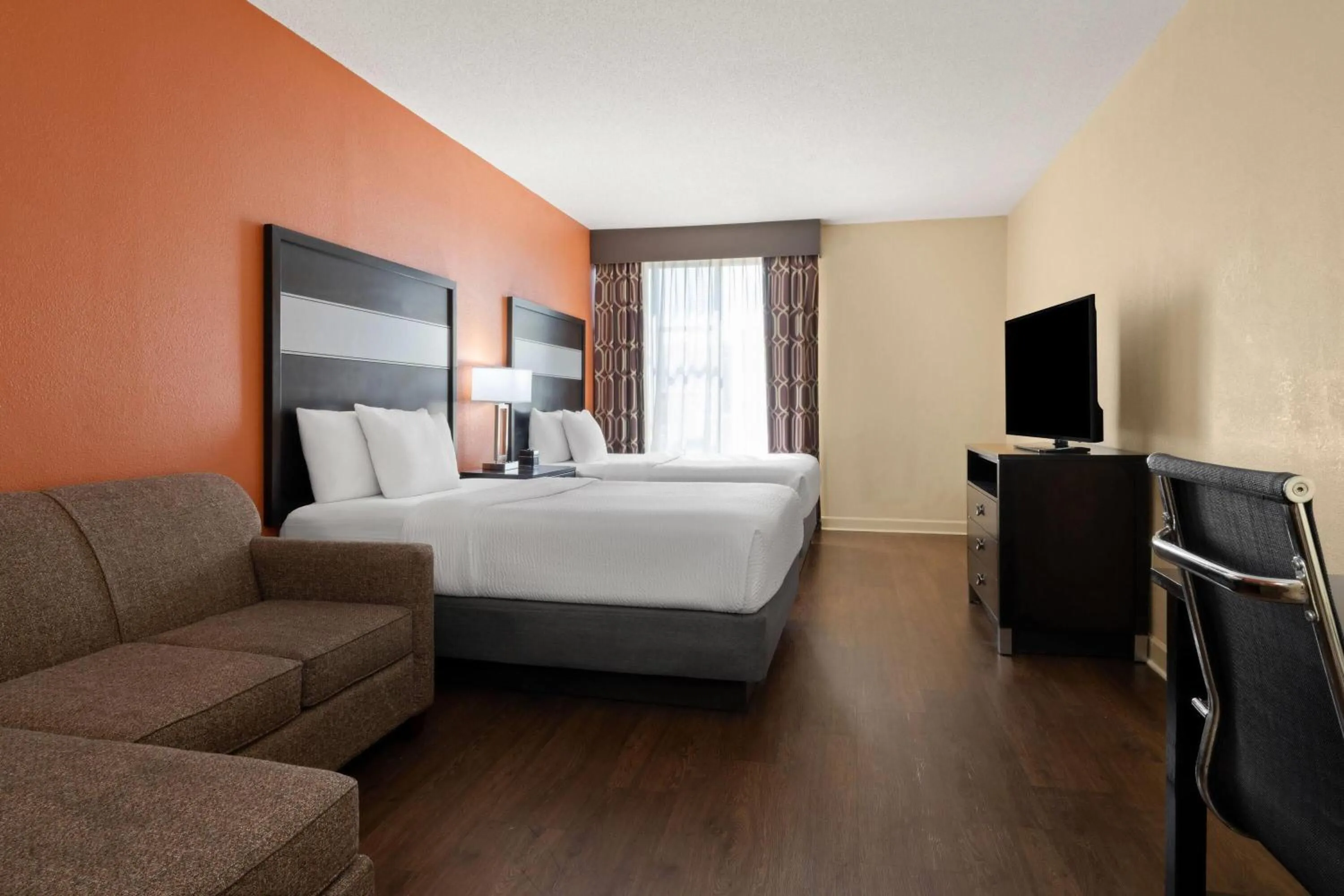 Photo of the whole room, Bed in La Quinta by Wyndham Florence