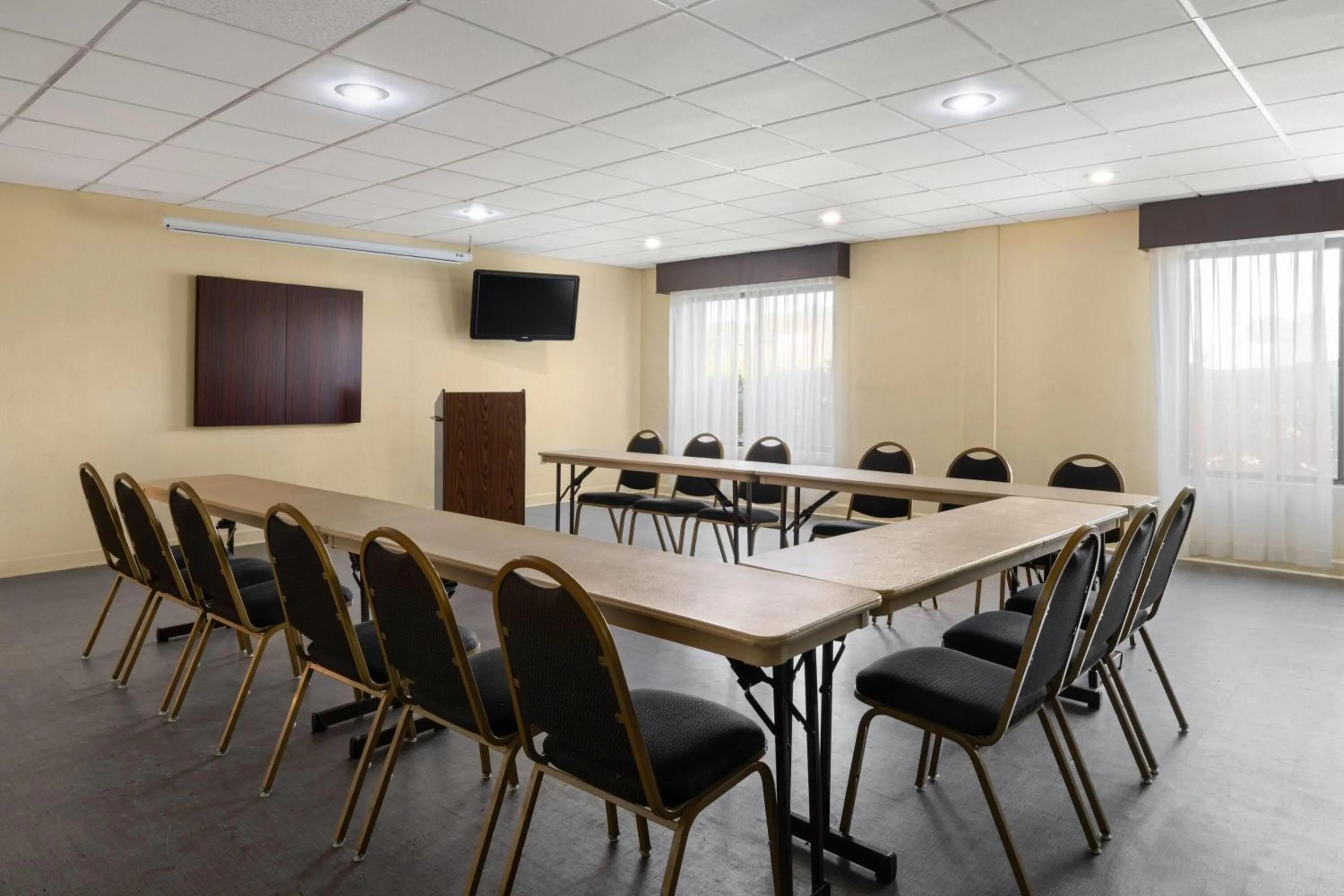 Meeting/conference room in La Quinta by Wyndham Florence