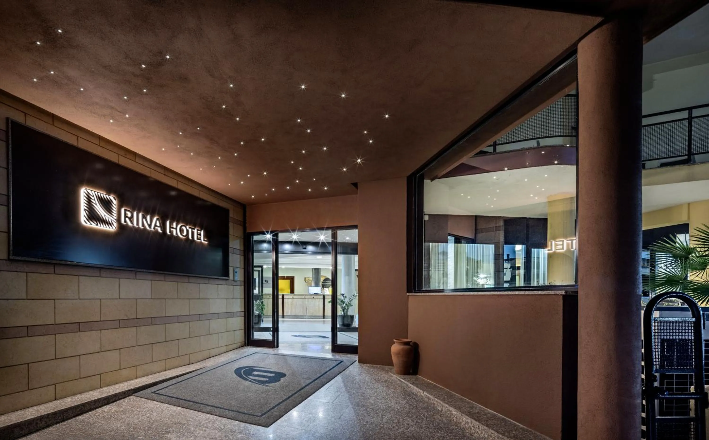 Facade/entrance in Rina Hotel