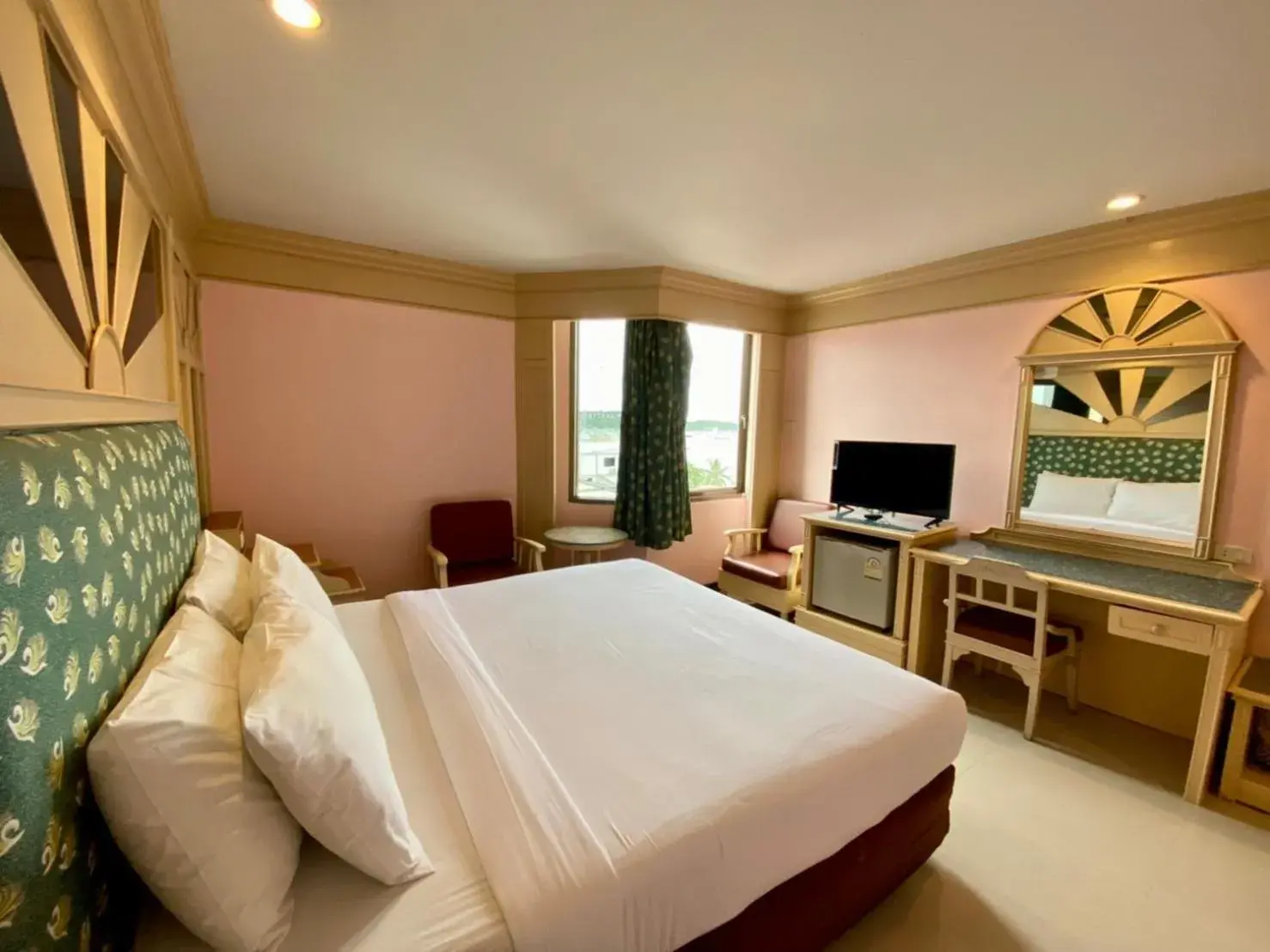 Superior Double Room in AA Hotel Pattaya Superior Double Room in AA Hotel Pattaya