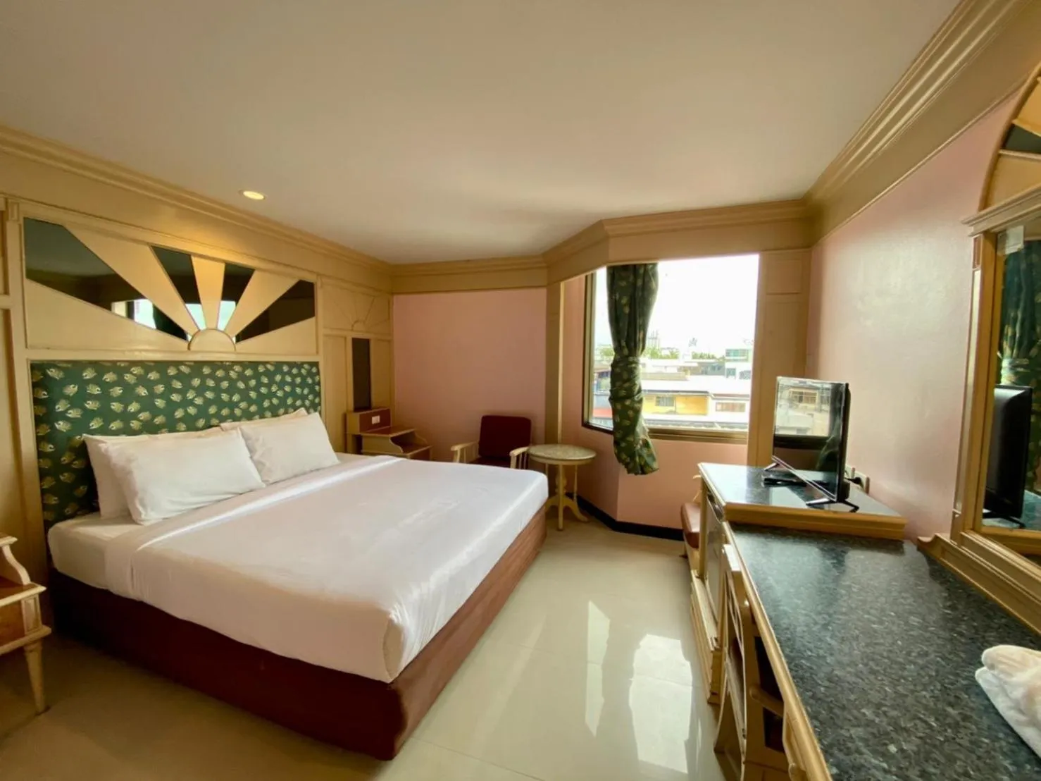 Photo of the whole room, Bed in AA Hotel Pattaya
