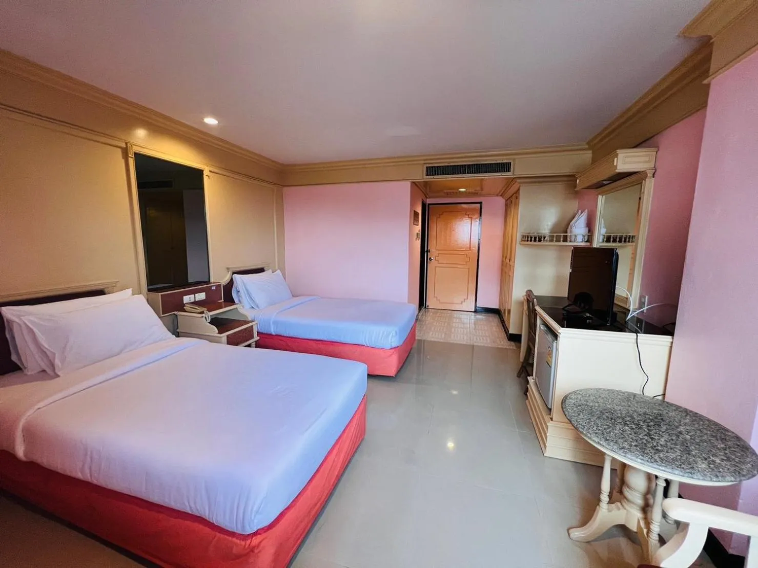 Photo of the whole room, Bed in AA Hotel Pattaya