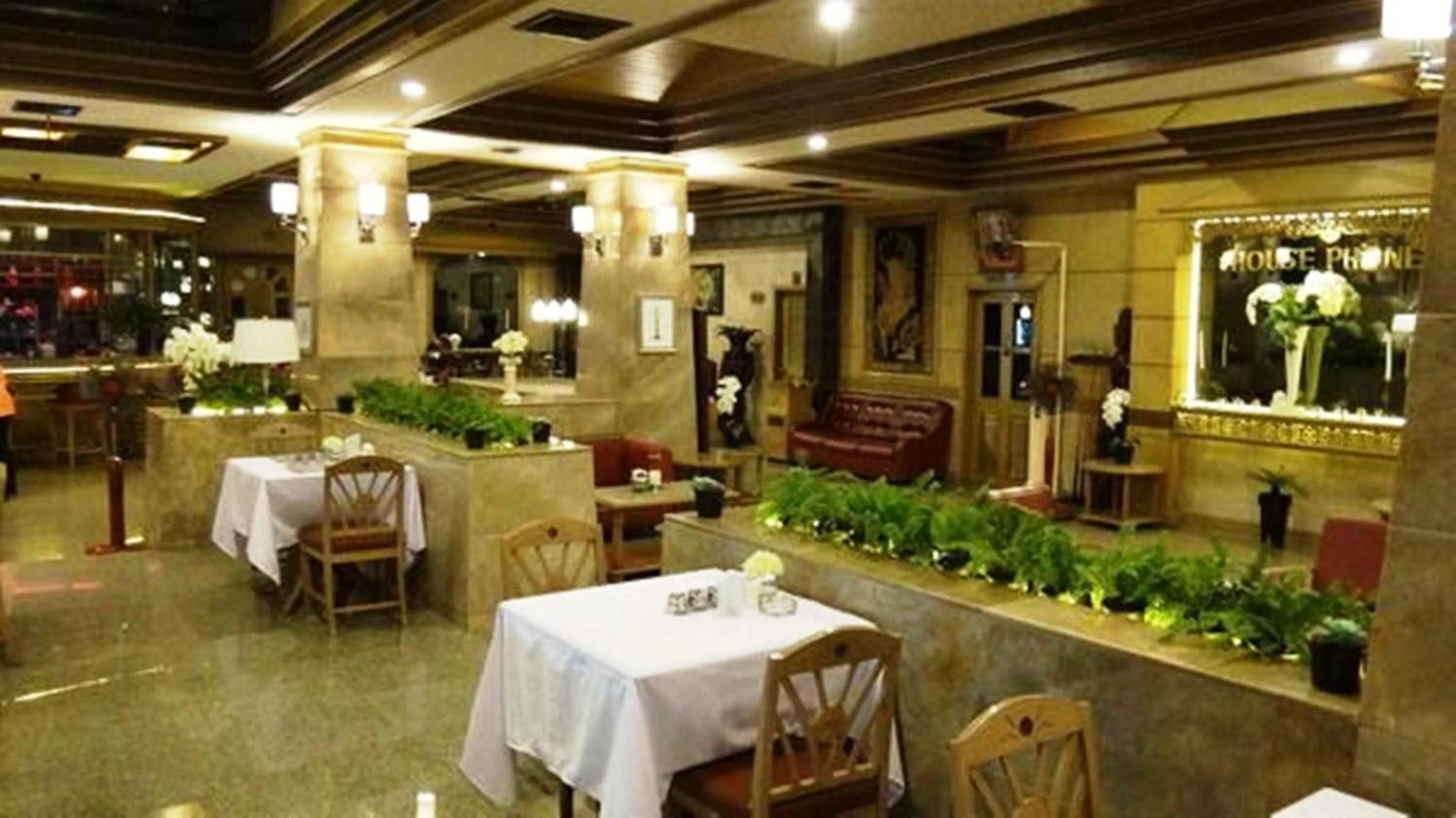 Restaurant/places to eat in AA Hotel Pattaya