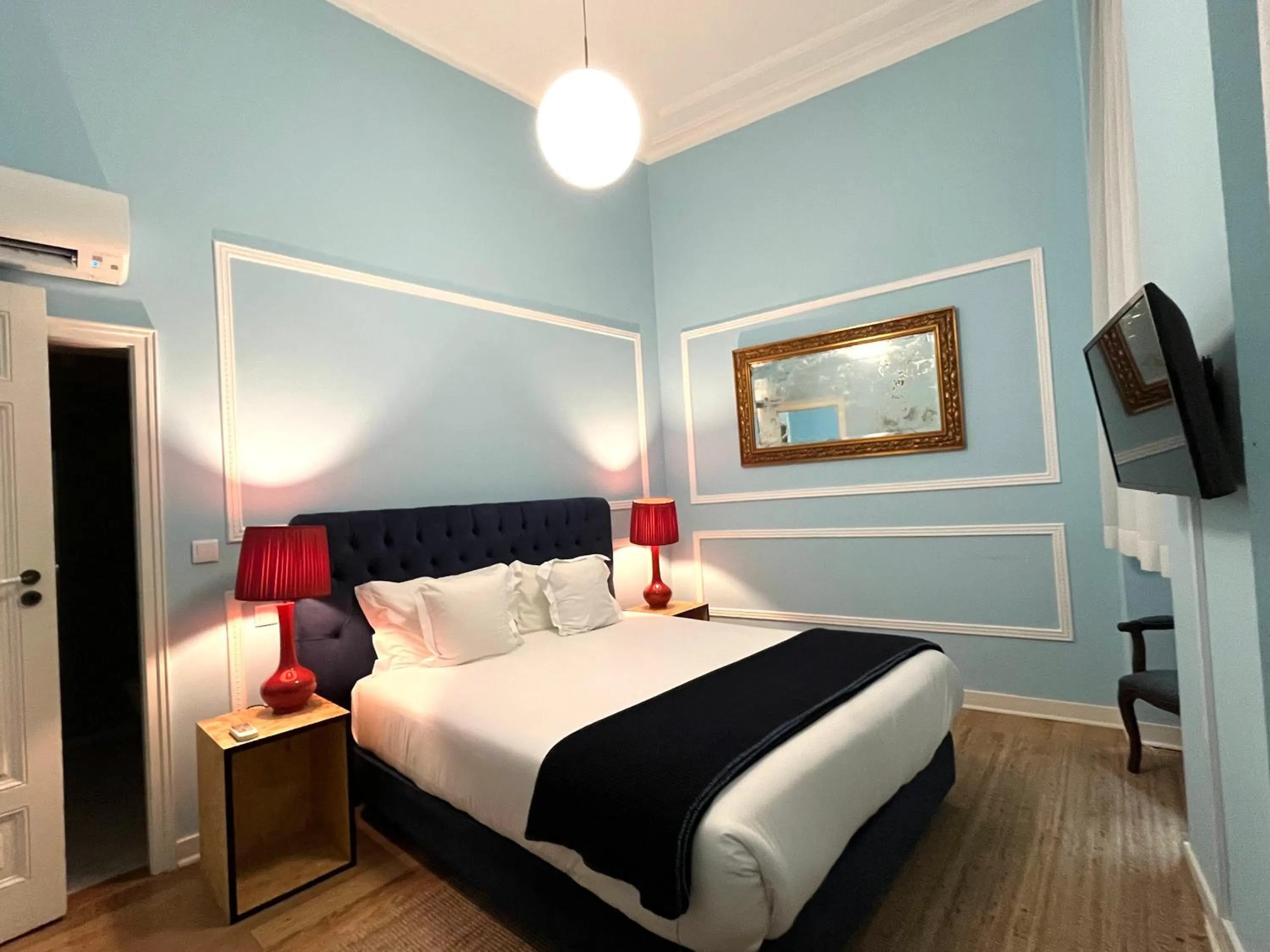 Bedroom, Bed in 1869 Príncipe Real House