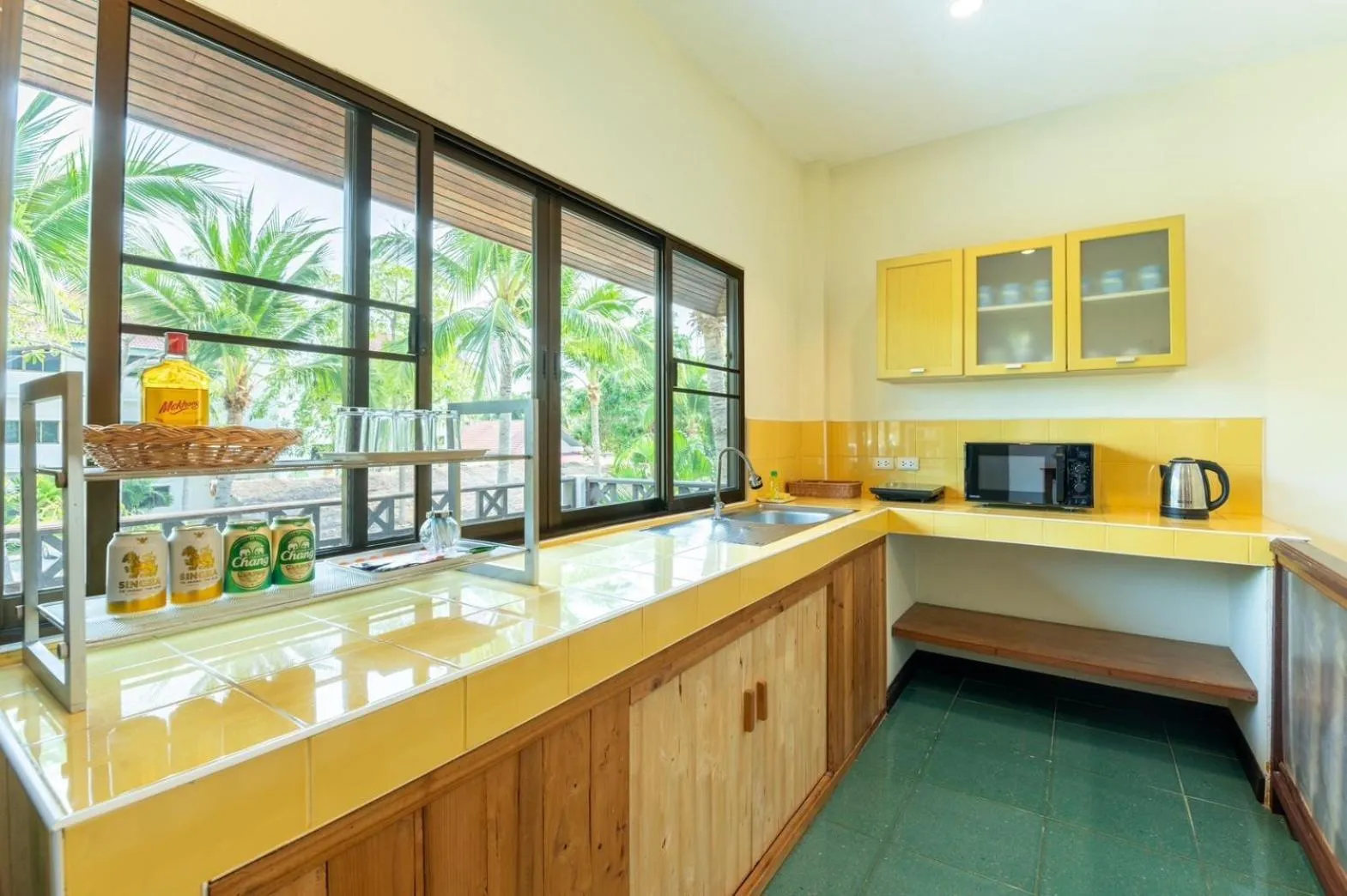 Kitchen or kitchenette in Dolphin Bay Beach Resort