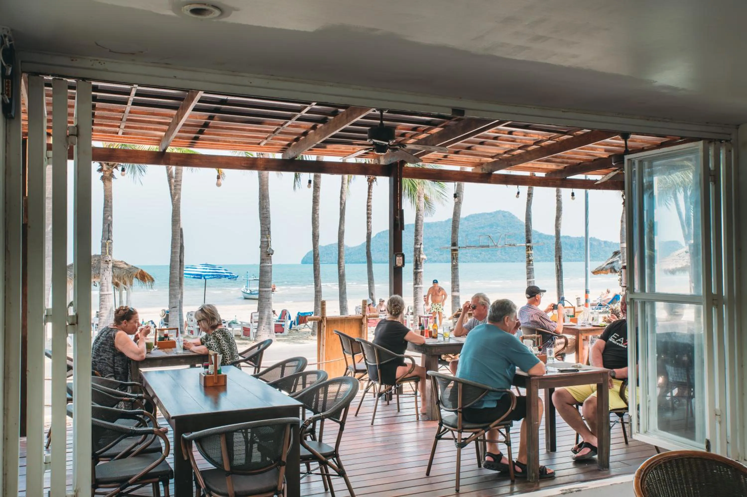 Restaurant/places to eat in Dolphin Bay Beach Resort