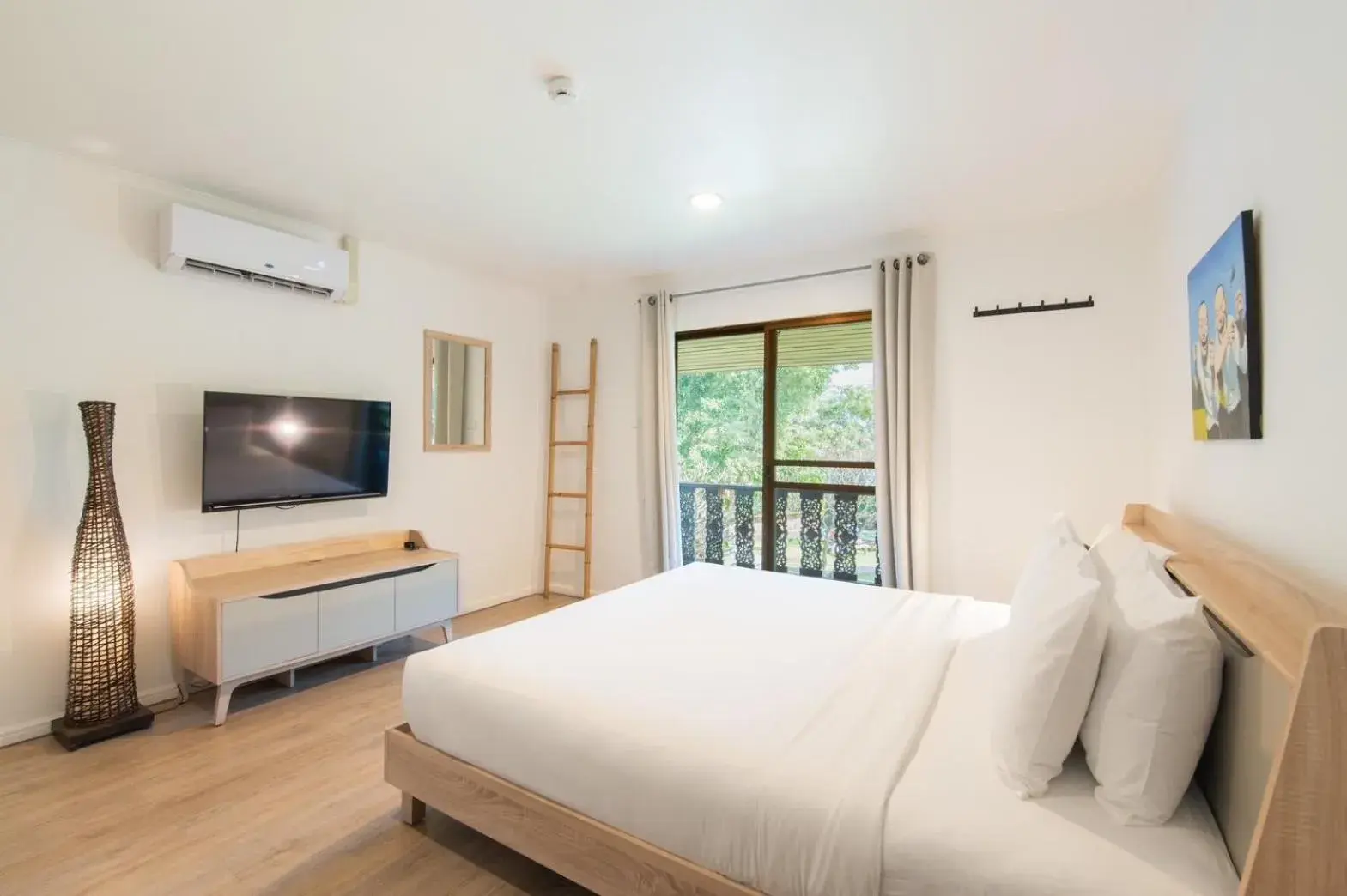 Junior Suite with Balcony in Dolphin Bay Beach Resort Junior Suite with Balcony in Dolphin Bay Beach Resort