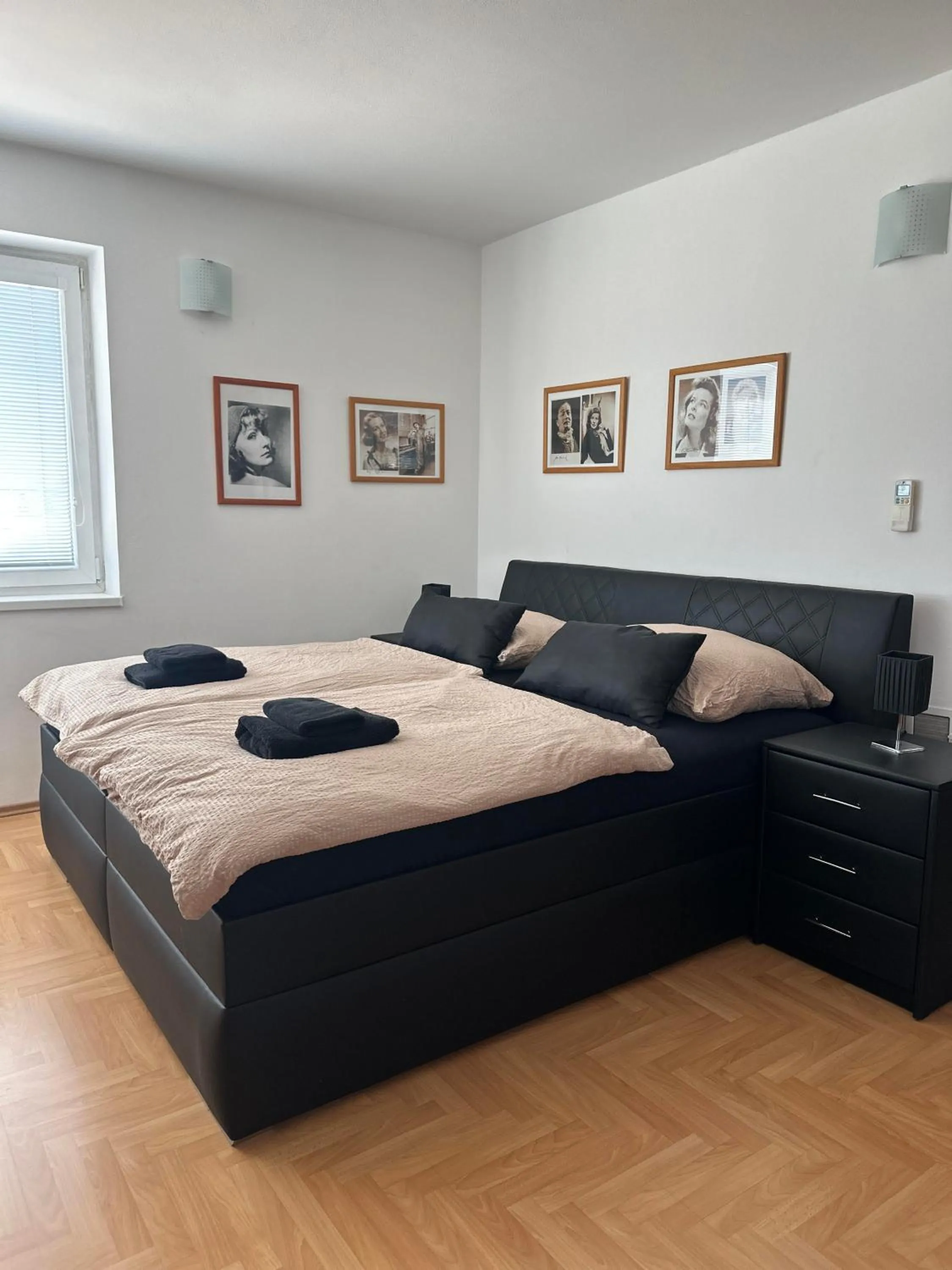 Living room, Bed in Hotel Muza