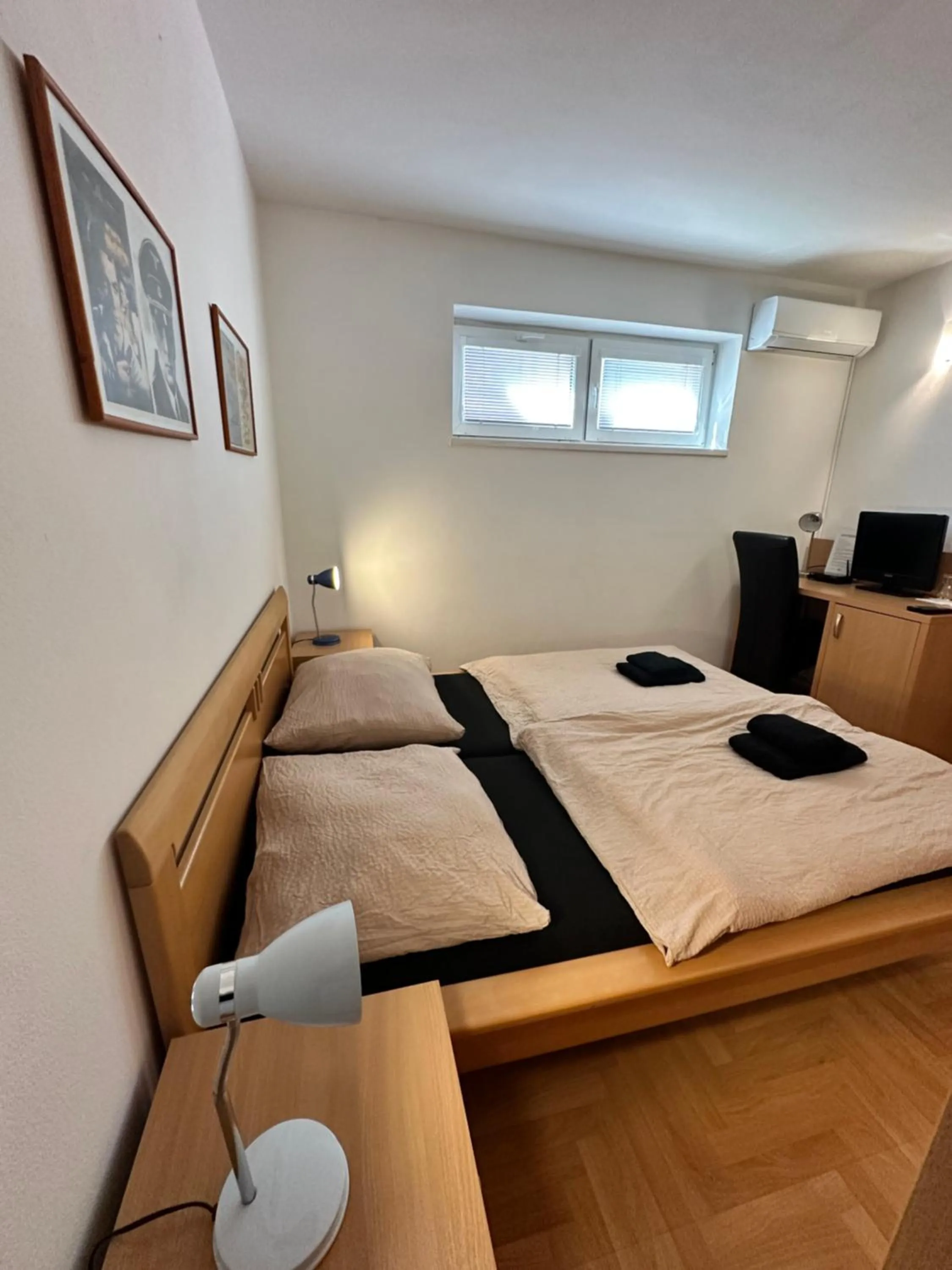 TV and multimedia, Bed in Hotel Muza