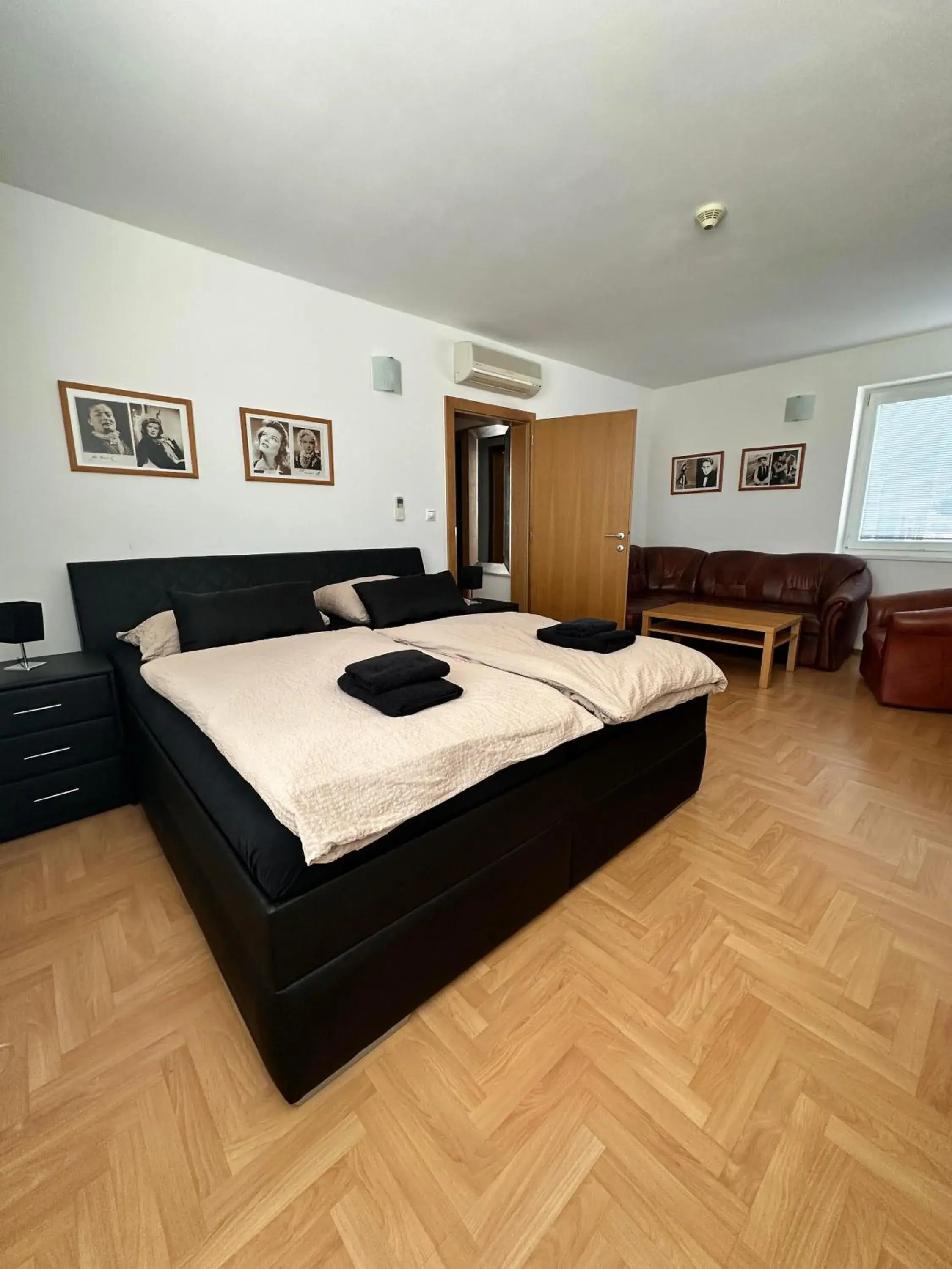 Quadruple Room with Balcony in Hotel Muza Quadruple Room with Balcony in Hotel Muza