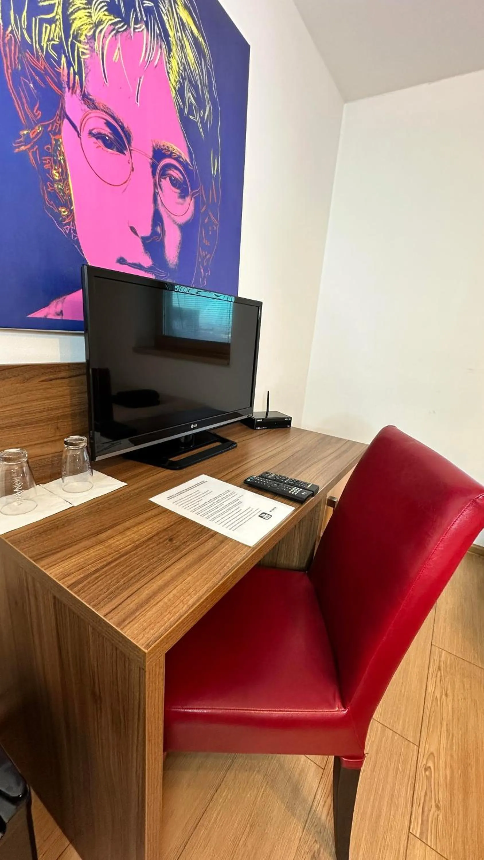 TV and multimedia in Hotel Muza