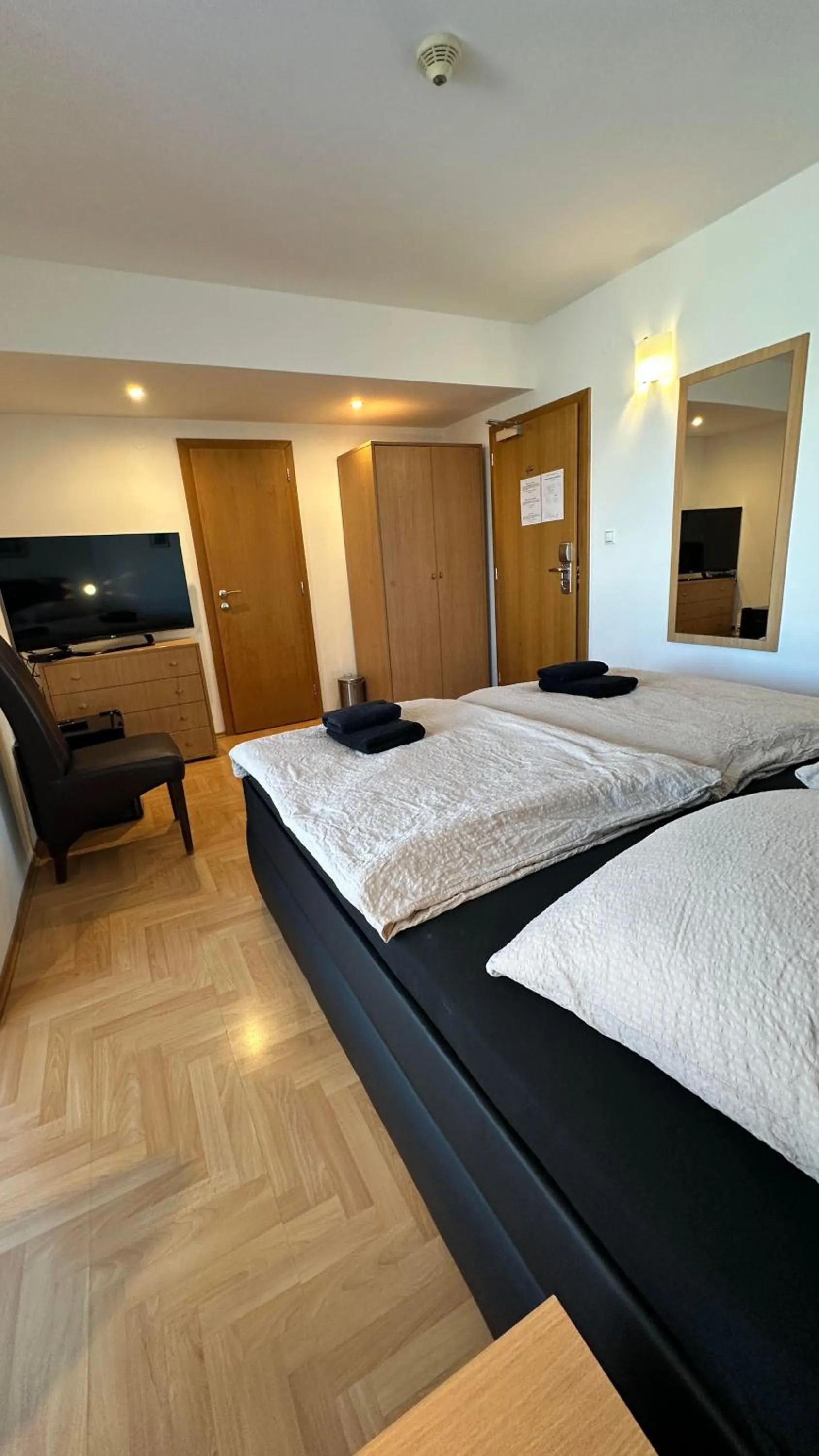 TV and multimedia, Bed in Hotel Muza