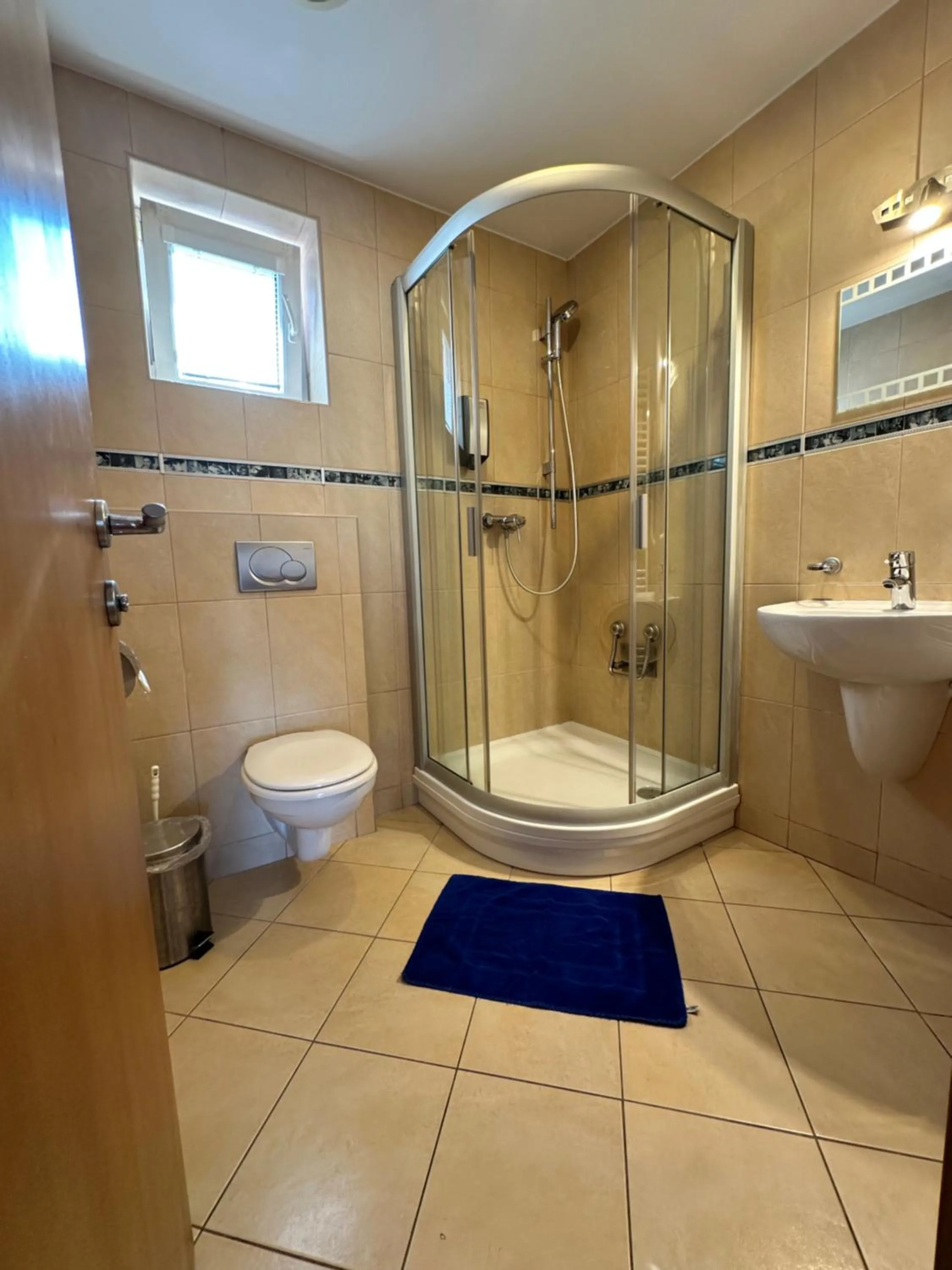 Shower in Hotel Muza