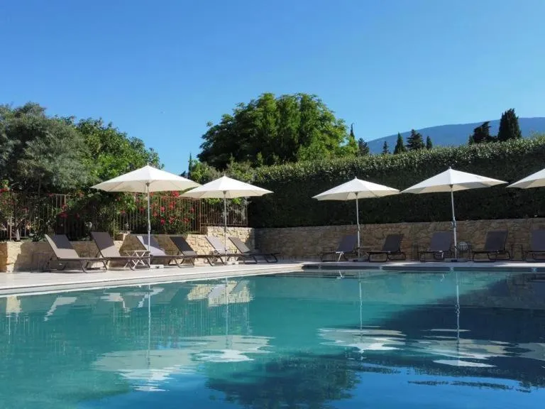 Pool view in Mas des Olives