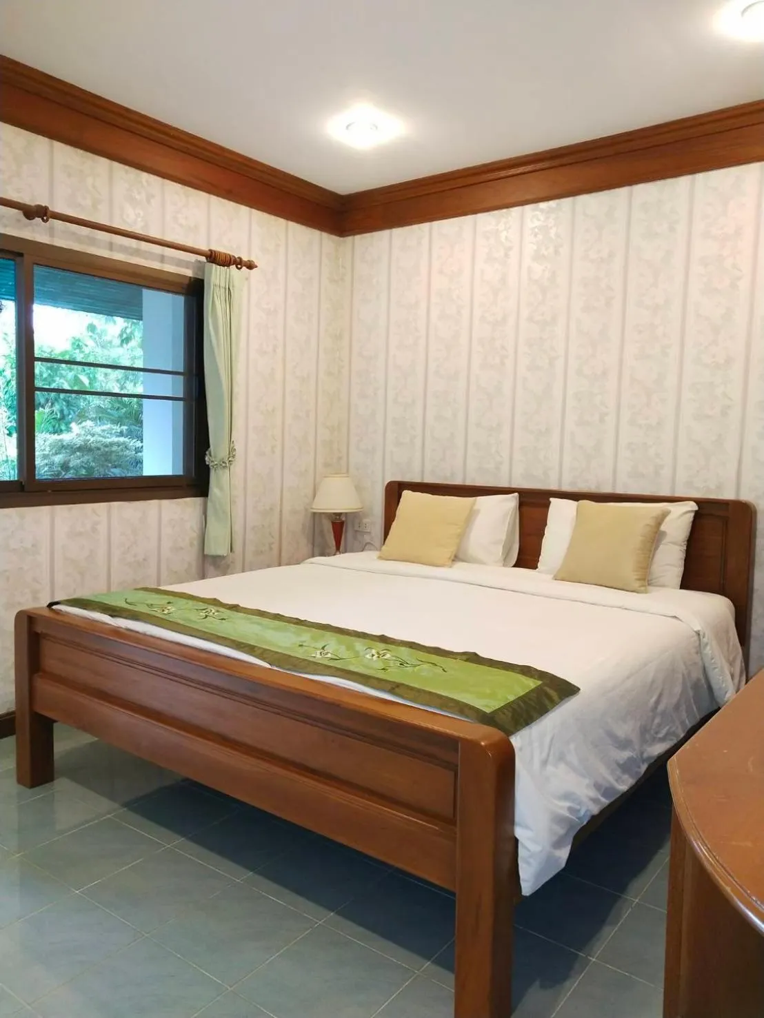 Bed in Samroiyod Holiday Resort