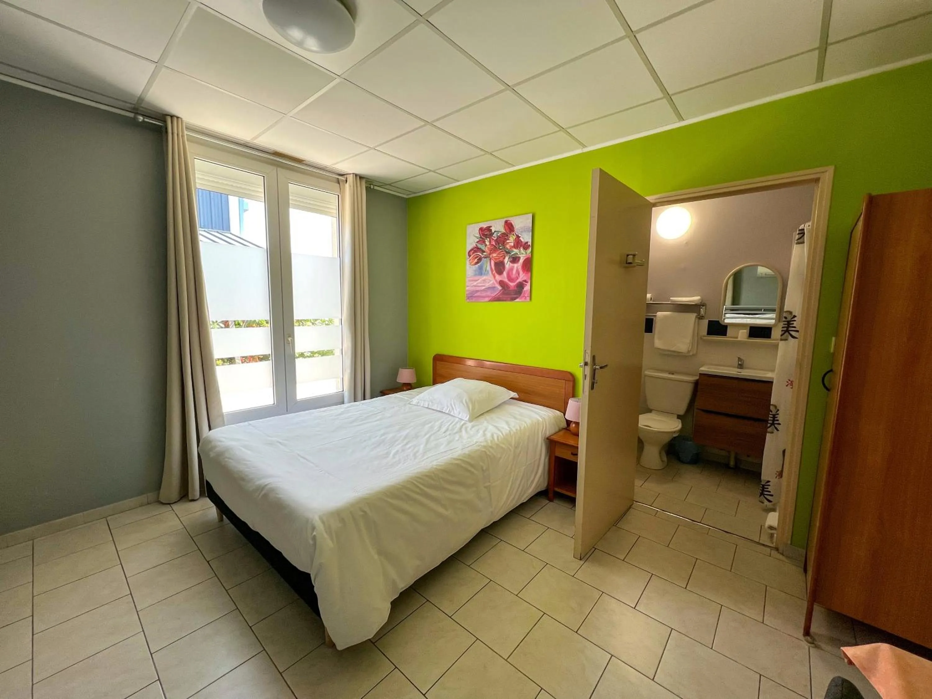 Bedroom, Bed in Le Petit Logis