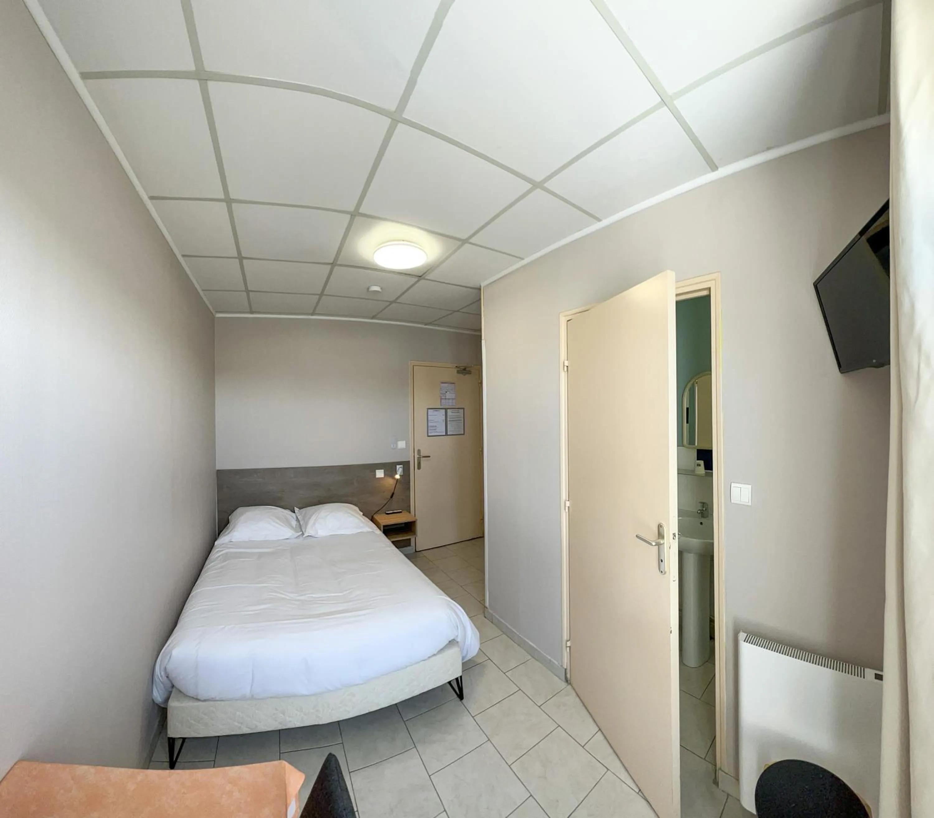 Bedroom, Bed in Le Petit Logis