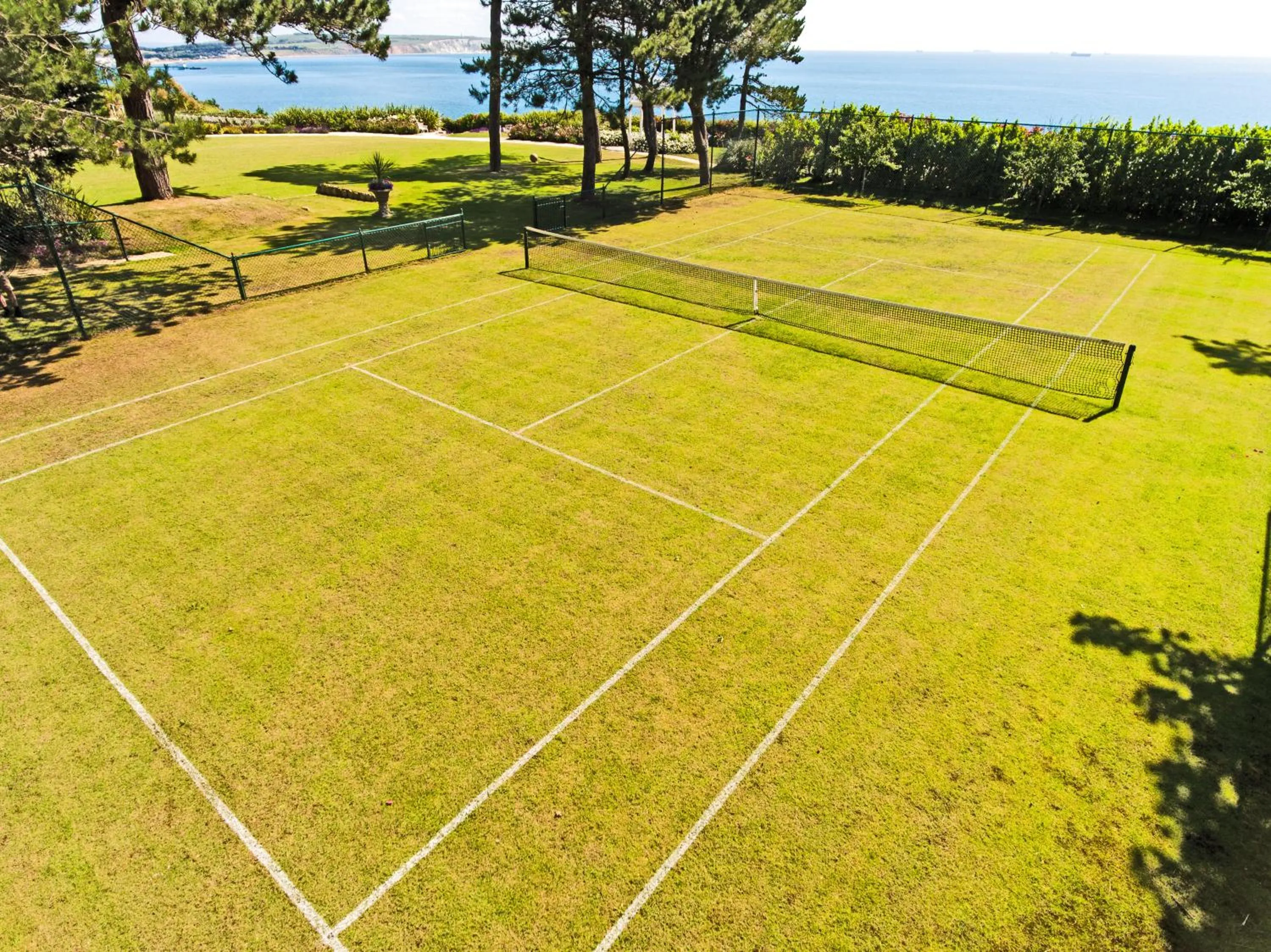 Tennis court in Haven Hall Hotel