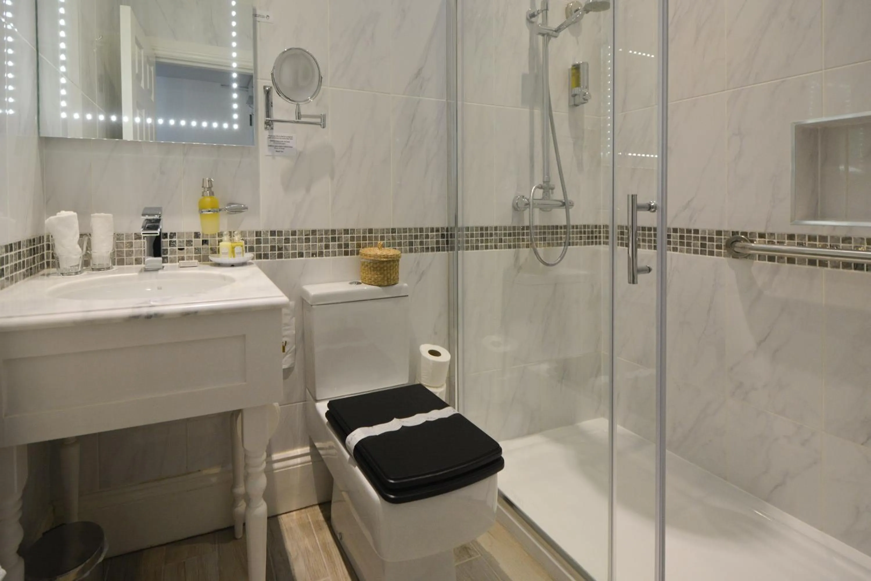 Bathroom in Haven Hall Hotel