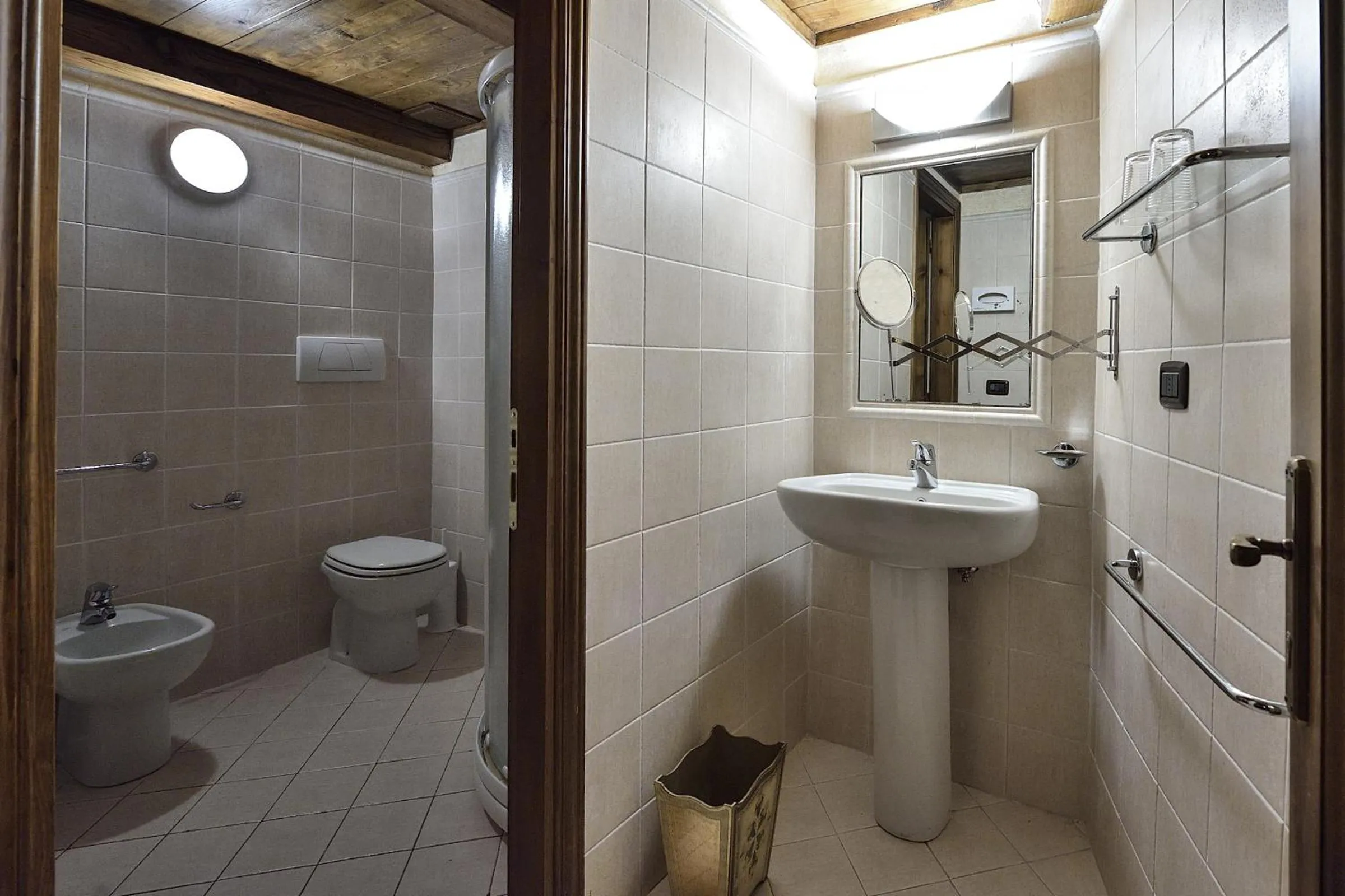 Bathroom in Castelletto di Montebenichi