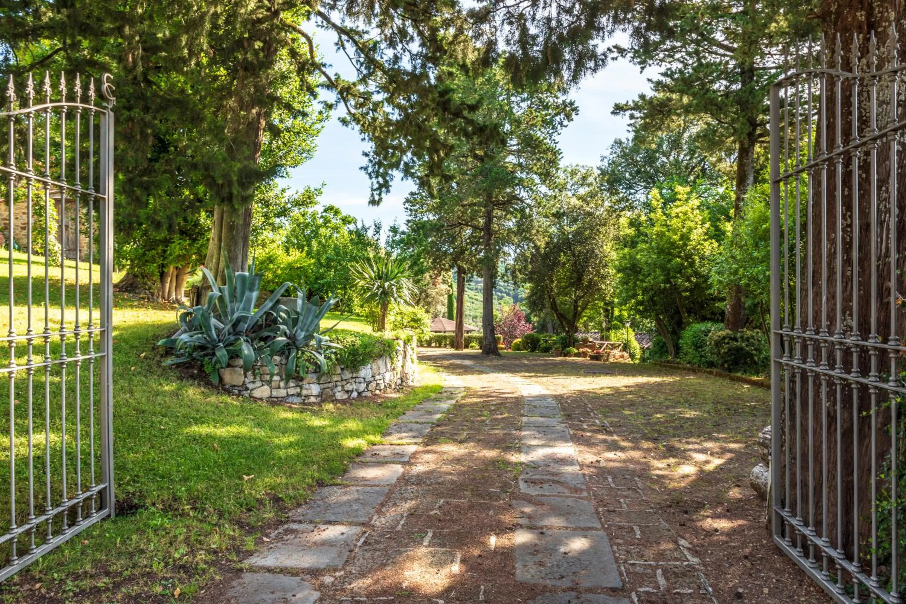 Parking in Castelletto di Montebenichi