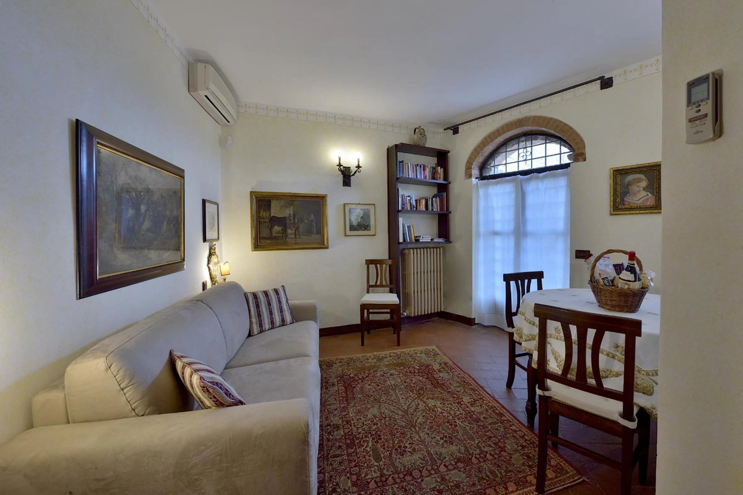 Living room in Castelletto di Montebenichi
