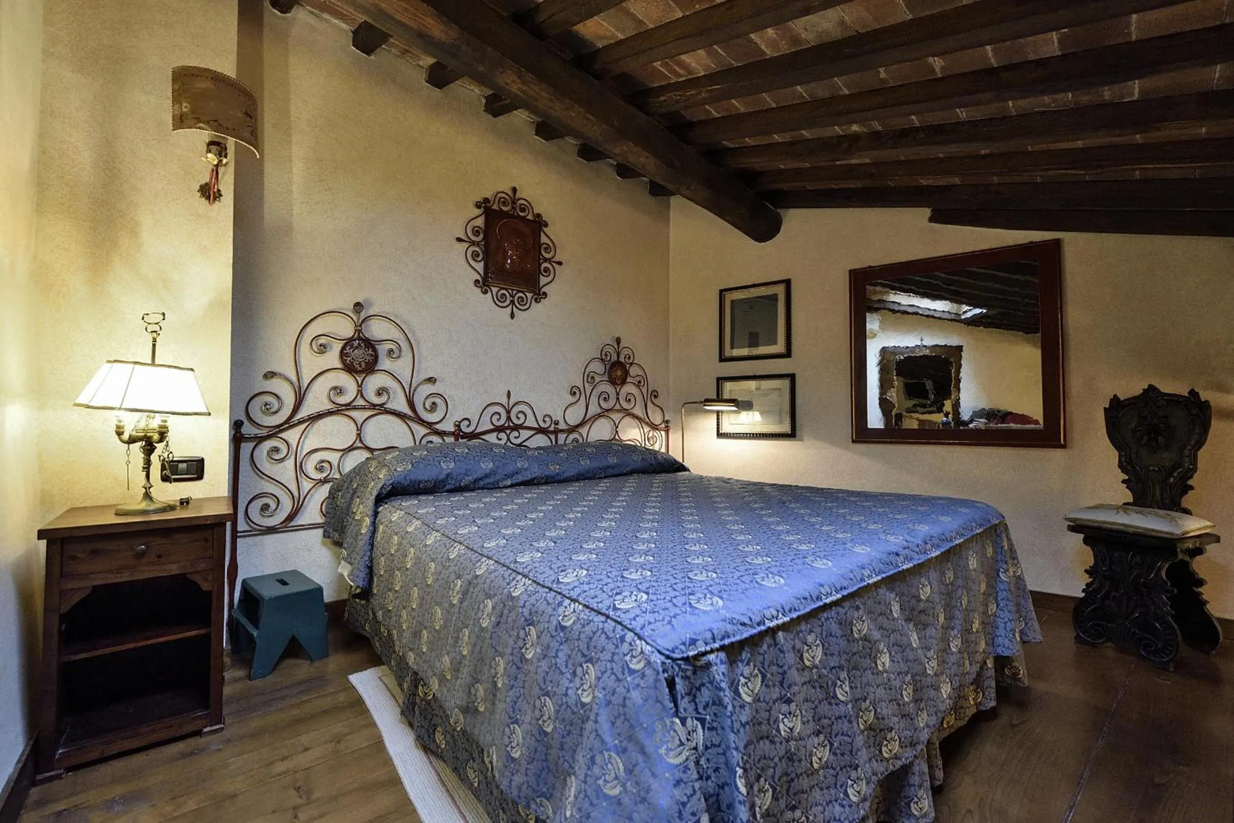 Photo of the whole room, Bed in Castelletto di Montebenichi