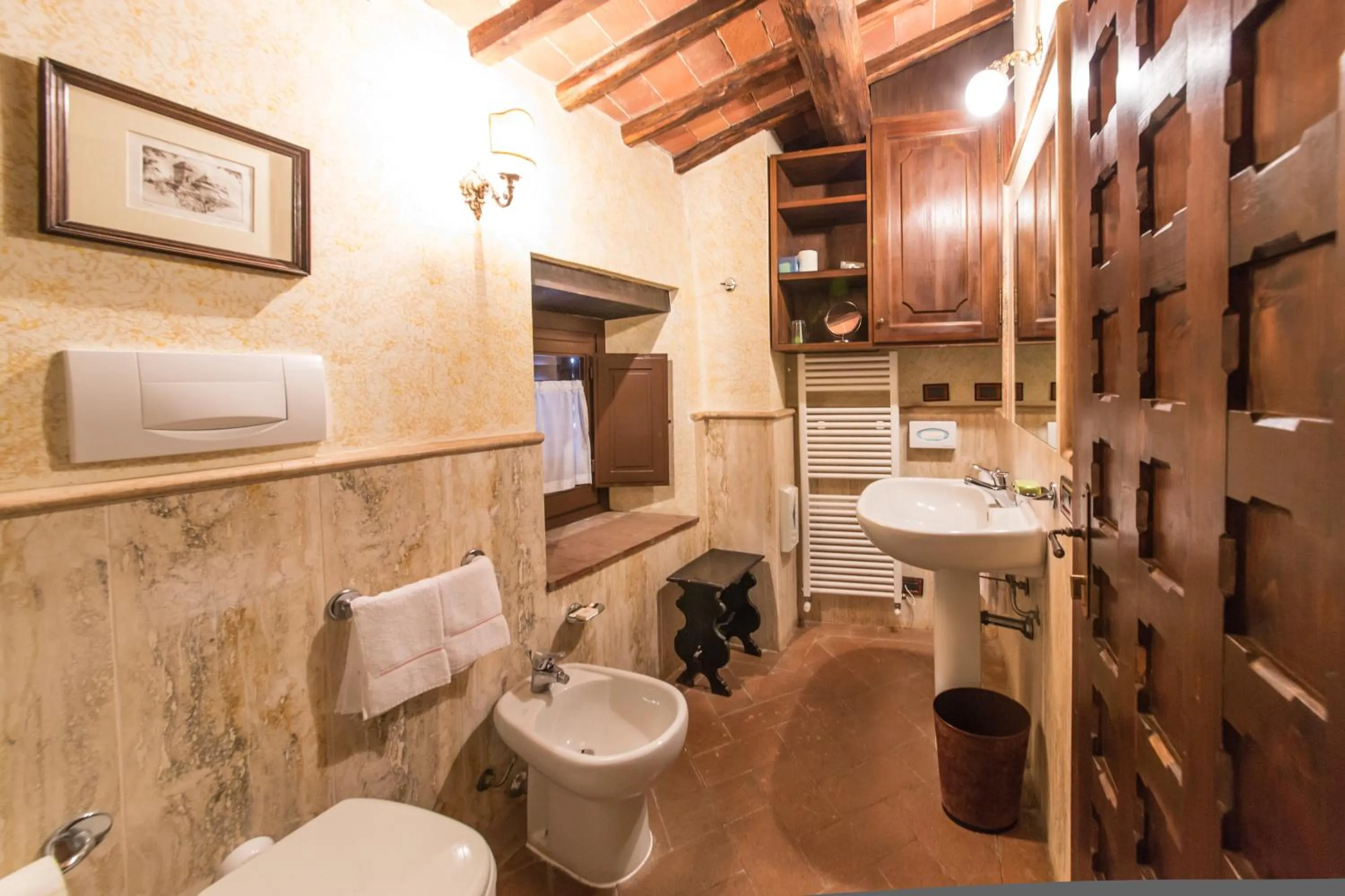Bathroom in Castelletto di Montebenichi