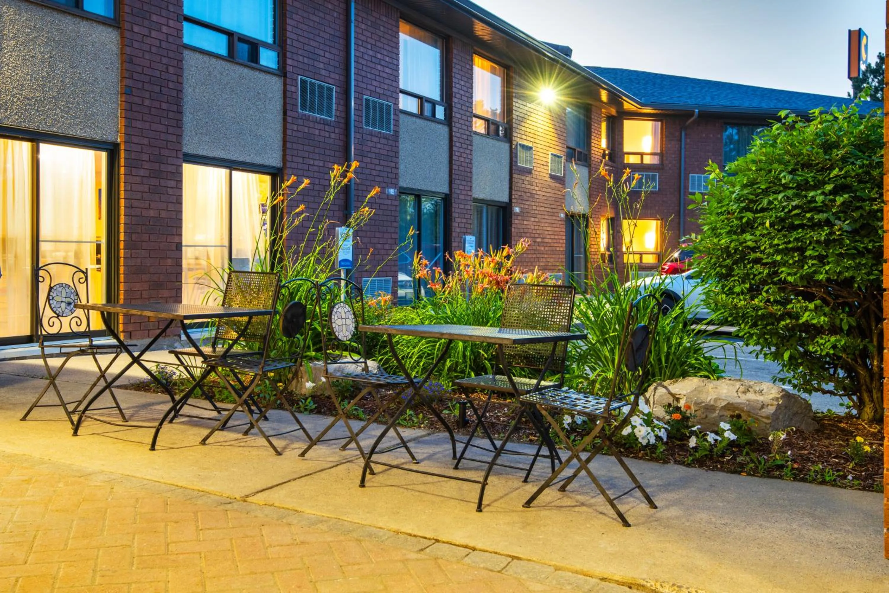 Property building in Comfort Inn Hwy 401