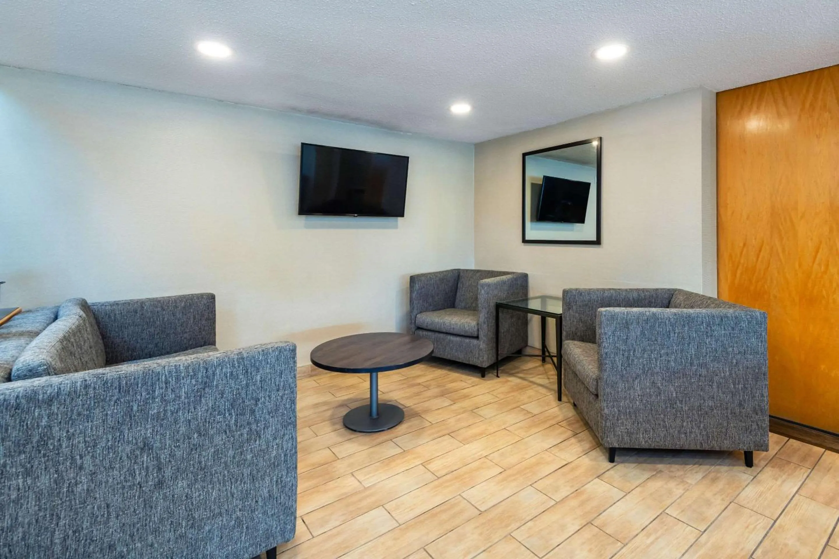 Lobby or reception in Comfort Inn Hwy 401