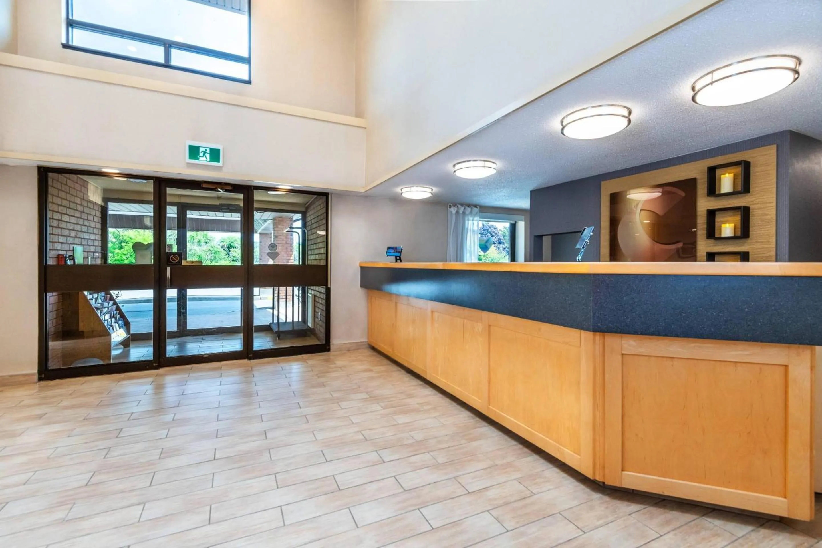 Lobby or reception in Comfort Inn Hwy 401