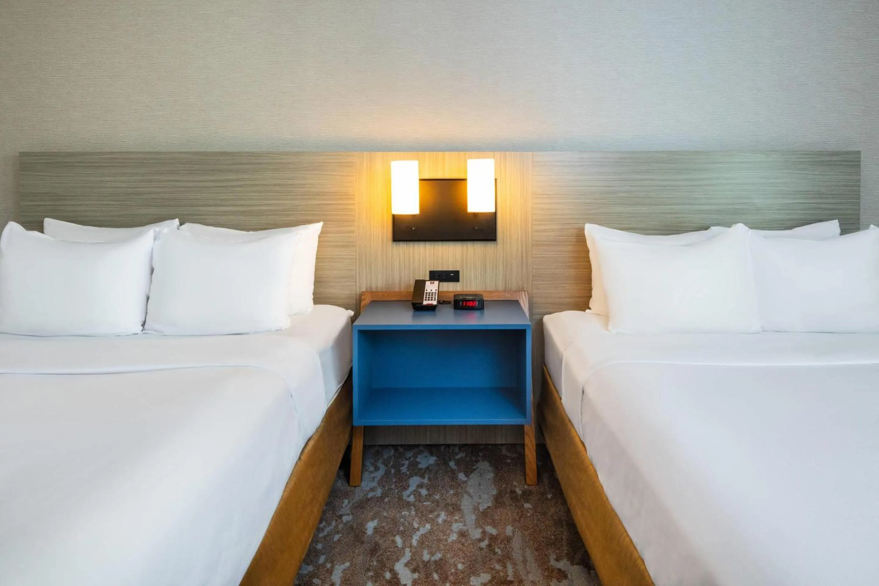 Bedroom, Bed in Comfort Inn Hwy 401