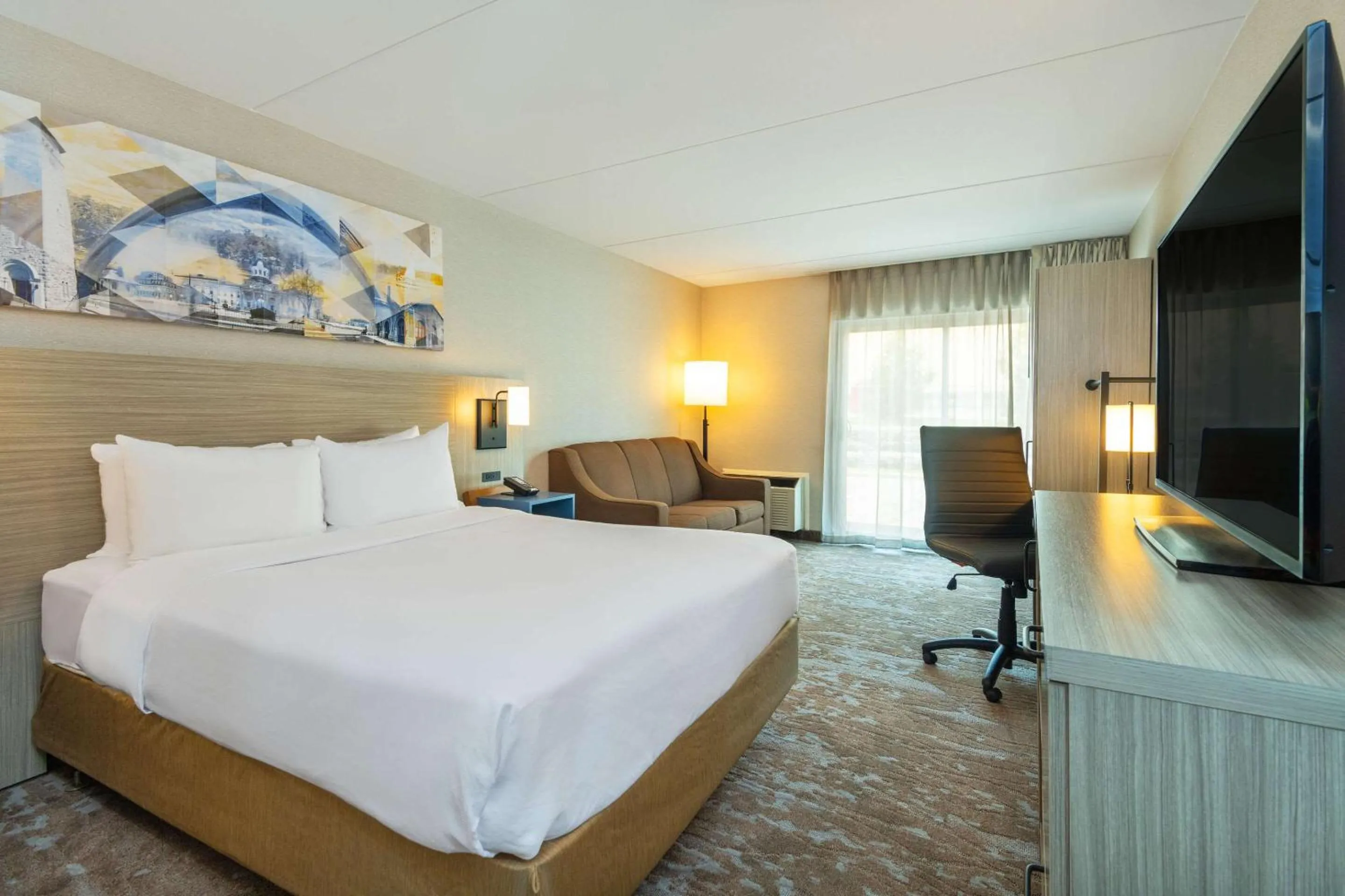 Bedroom, Bed in Comfort Inn Hwy 401