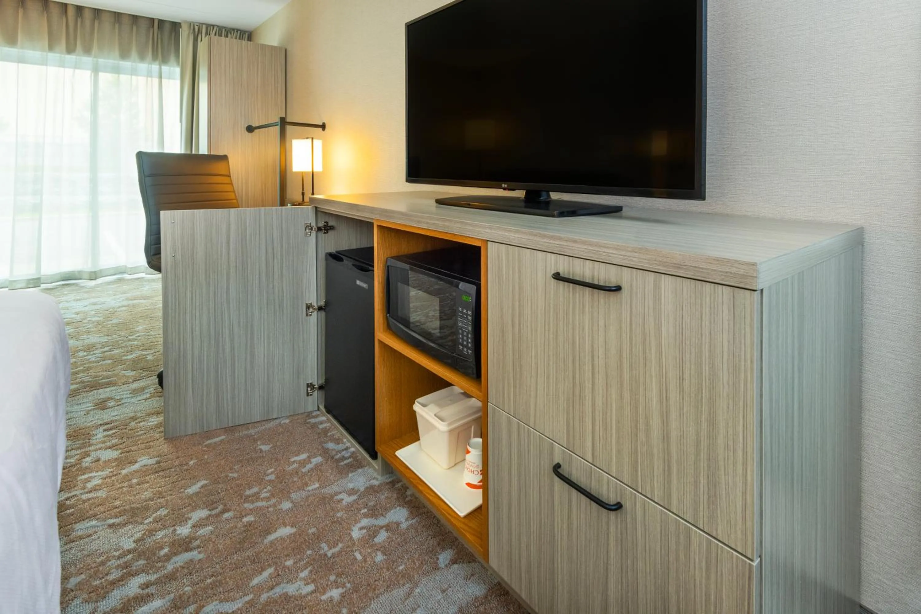 Bedroom in Comfort Inn Hwy 401