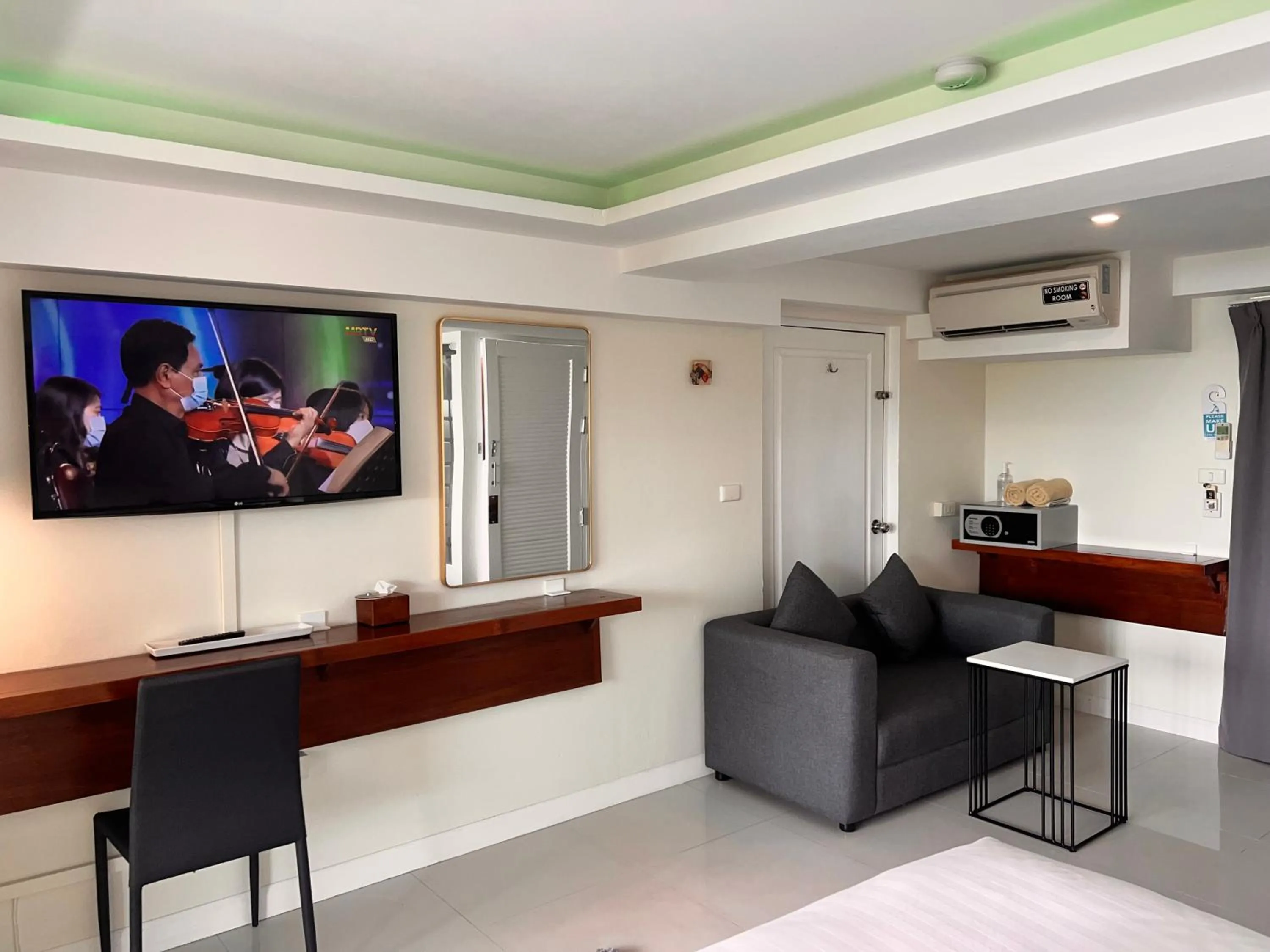 TV and multimedia in Mama Beach Residence - Adults Only
