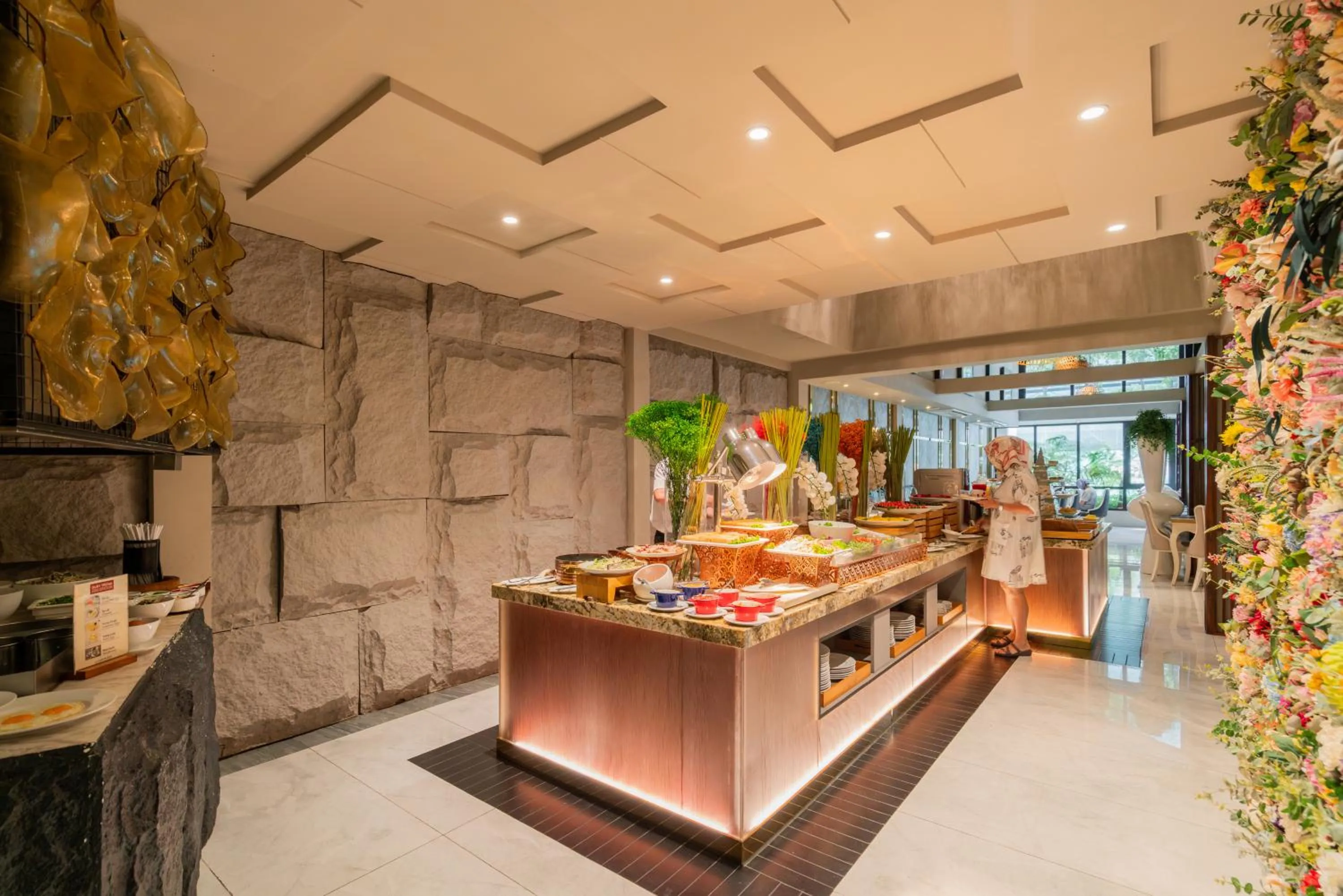 Restaurant/places to eat in A&EM Saigon Hotel