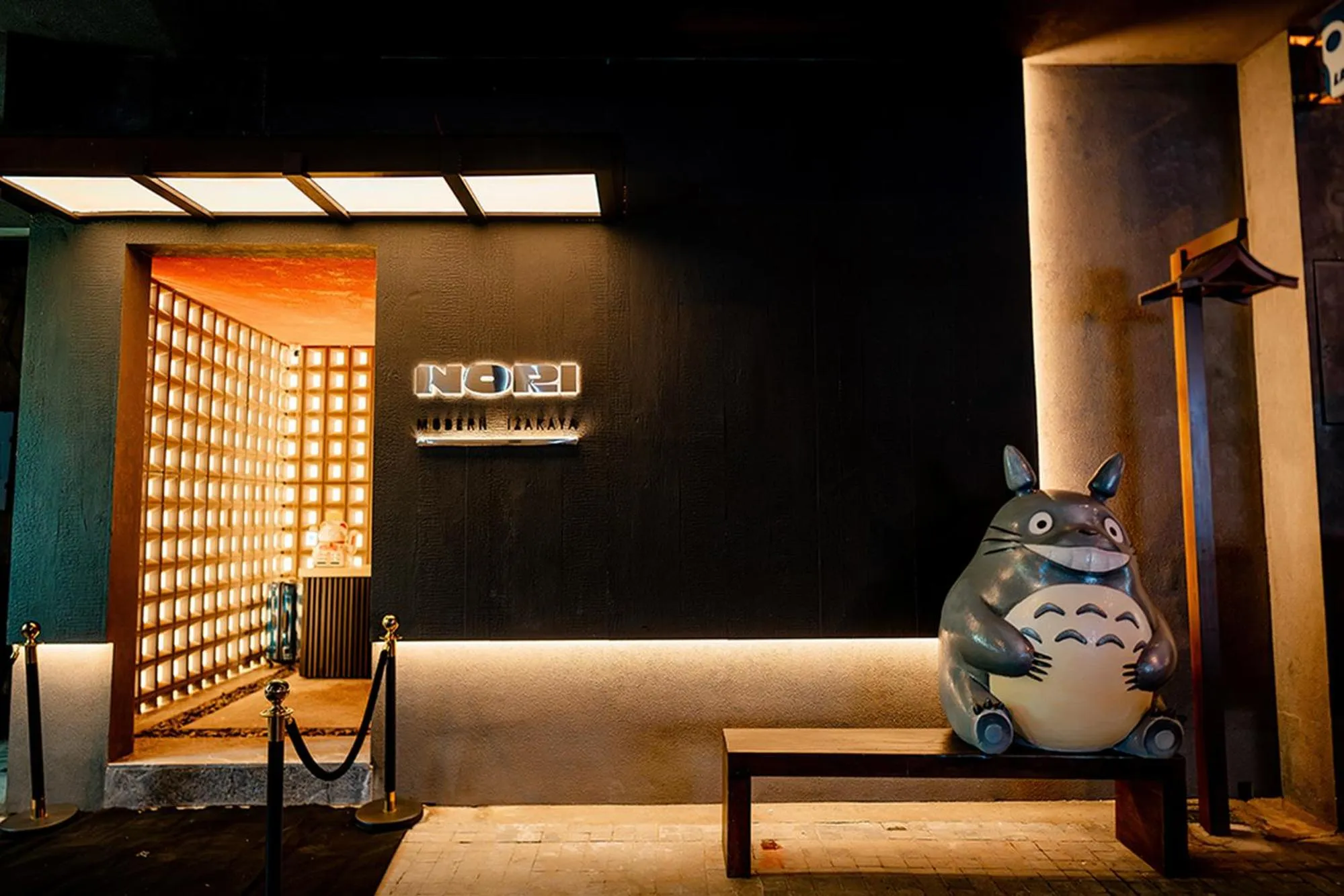 Restaurant/places to eat in A&EM Saigon Hotel