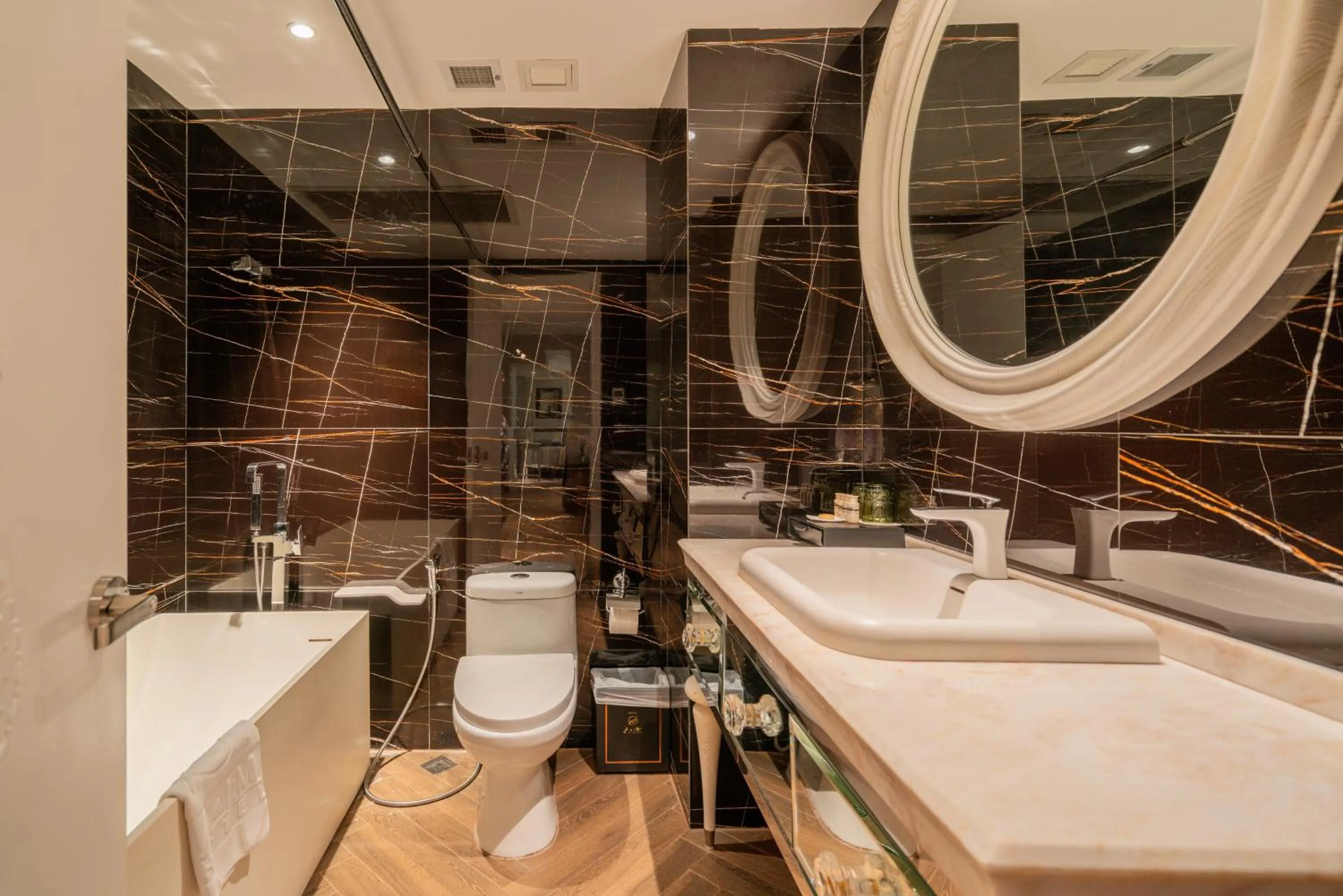 Bathroom in A&EM Saigon Hotel