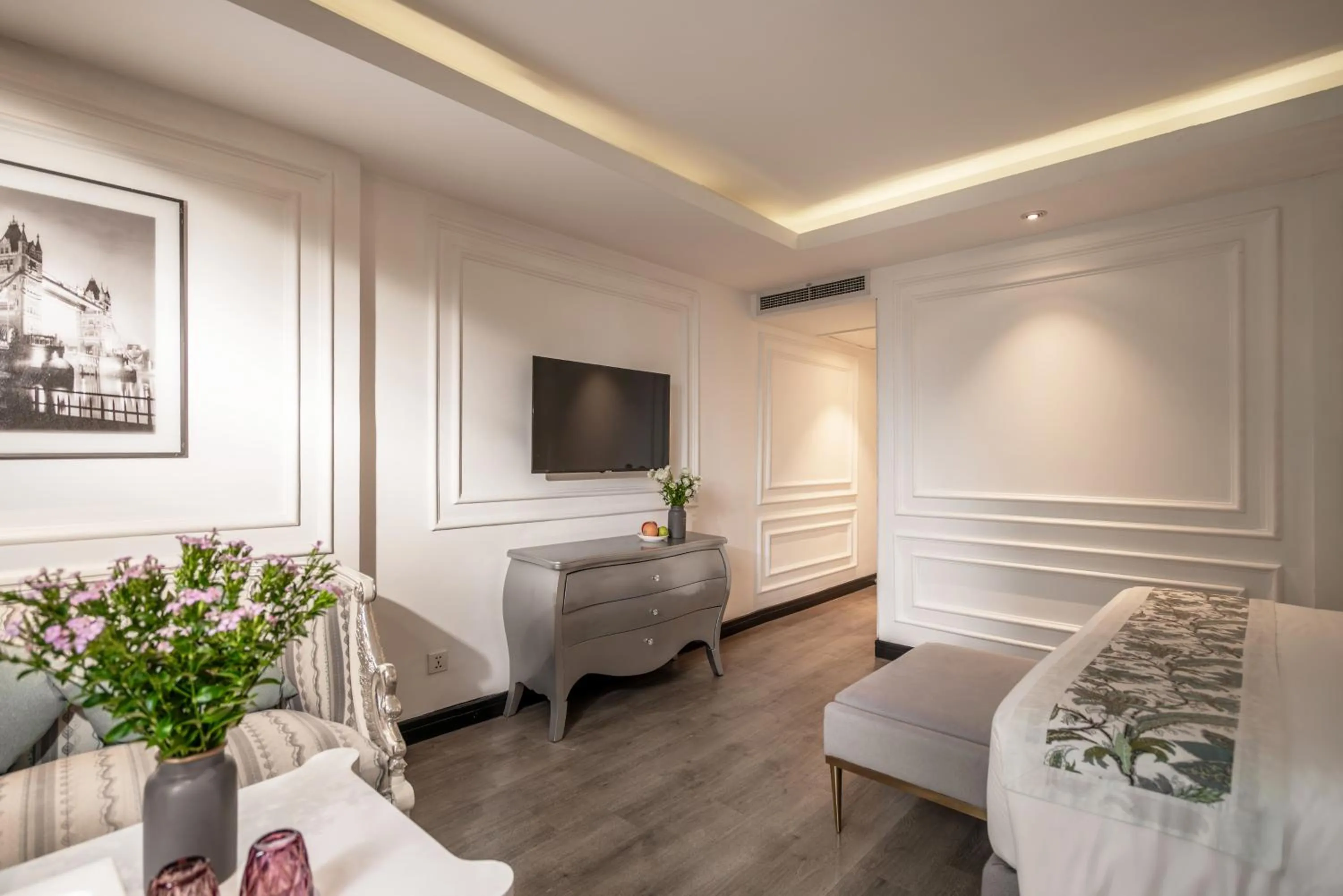 TV and multimedia, Bed in A&EM Saigon Hotel