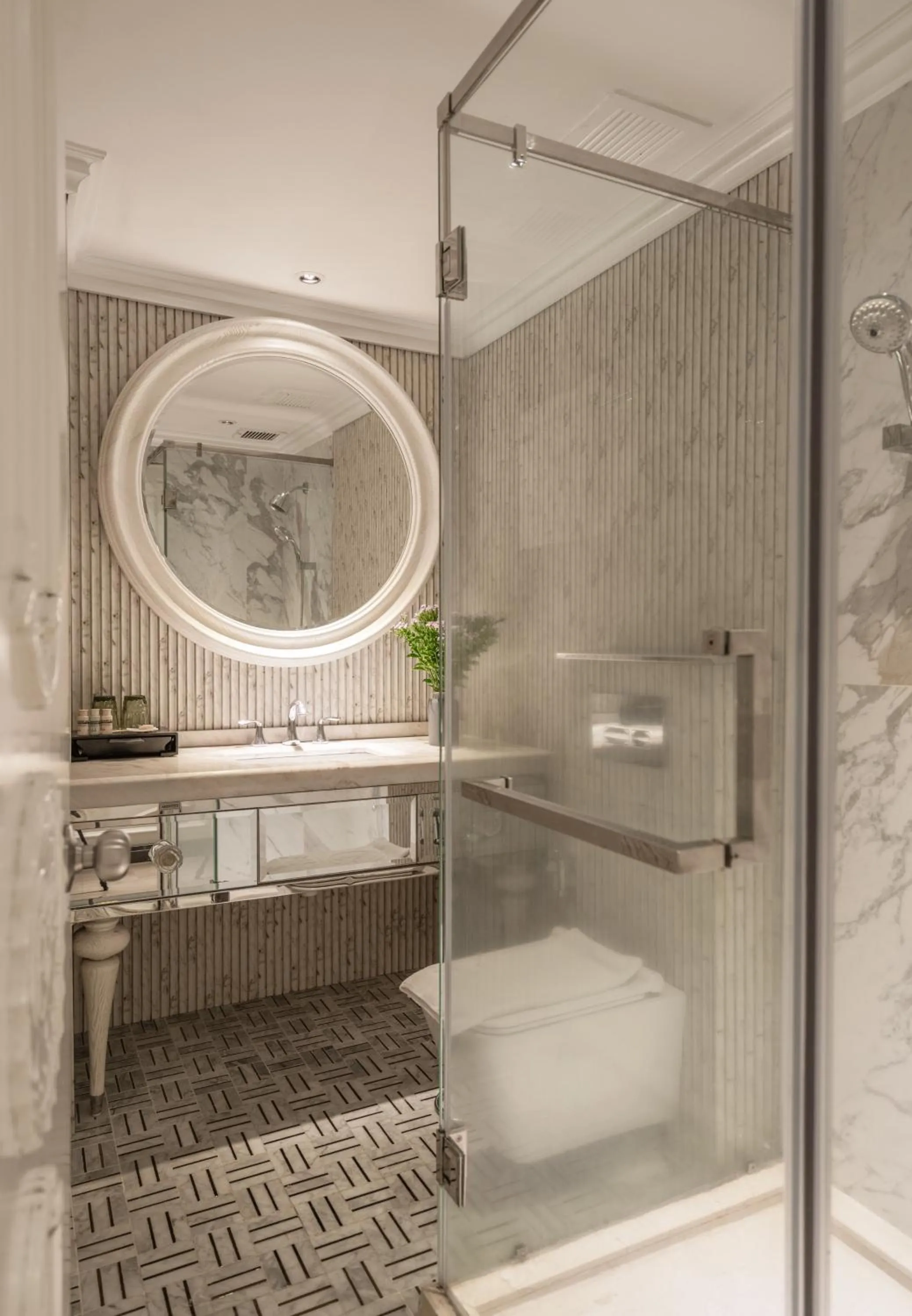 Shower in A&EM Saigon Hotel